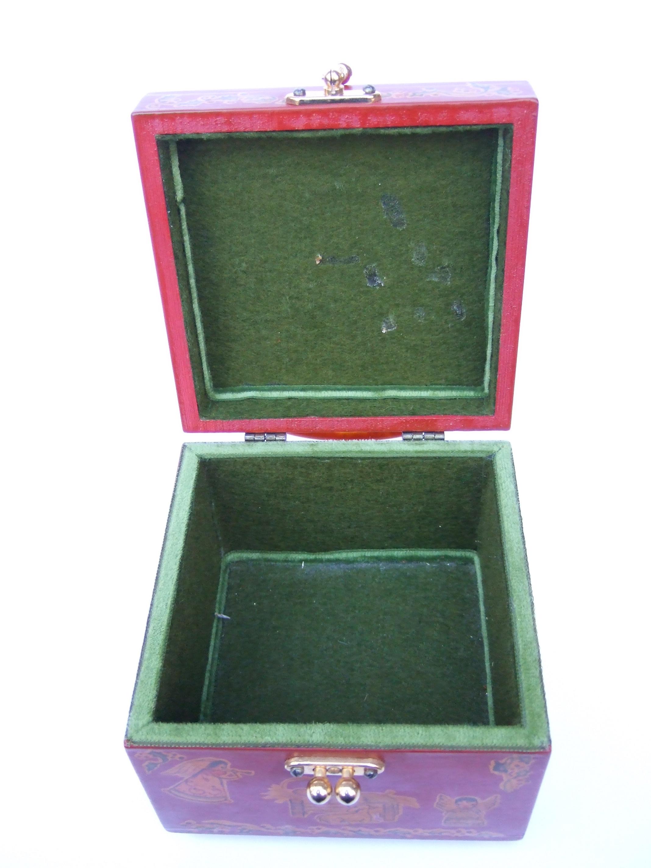 Enchanting Christmas Themed Handmade Wood Artisan Decoupage Box Purse c 1960s 7