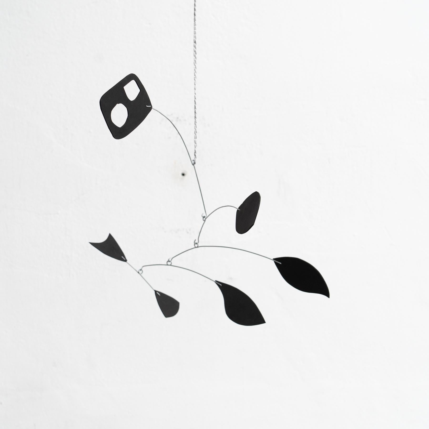 Enchanting Dynamics: Iron and Foam Kinetic Sculpture - Elegant Black in Play In Good Condition For Sale In Barcelona, ES