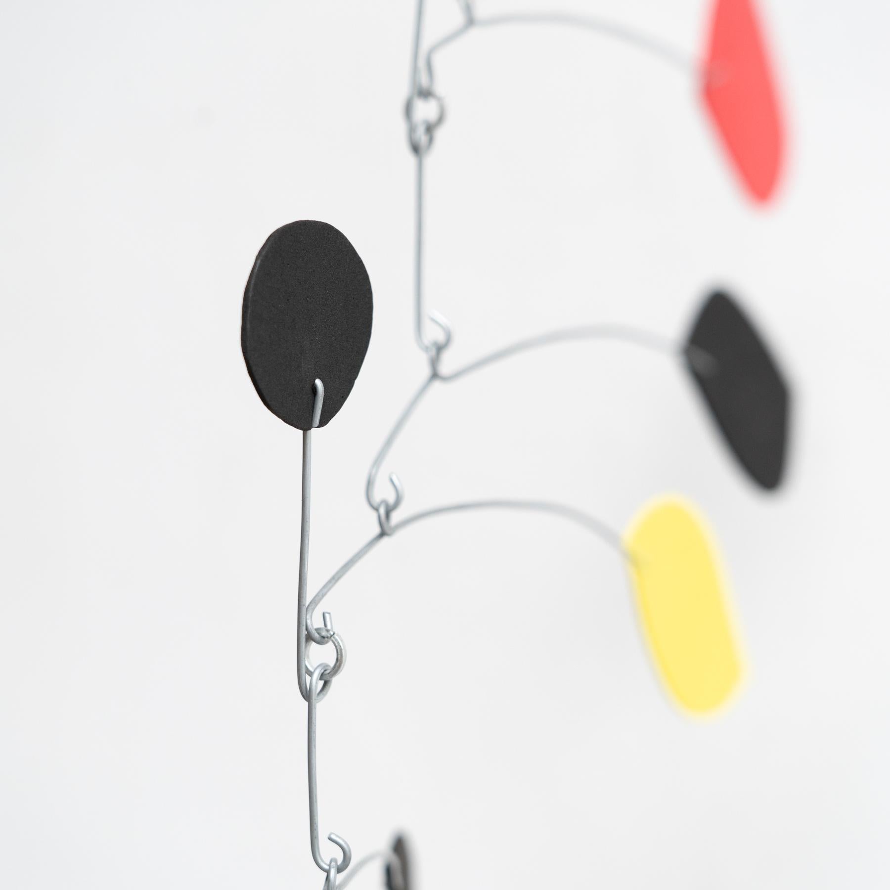 Enchanting Dynamics: Kinetische Skulptur aus Eisen und FOAM - Lebendige Multicolor im Angebot 5