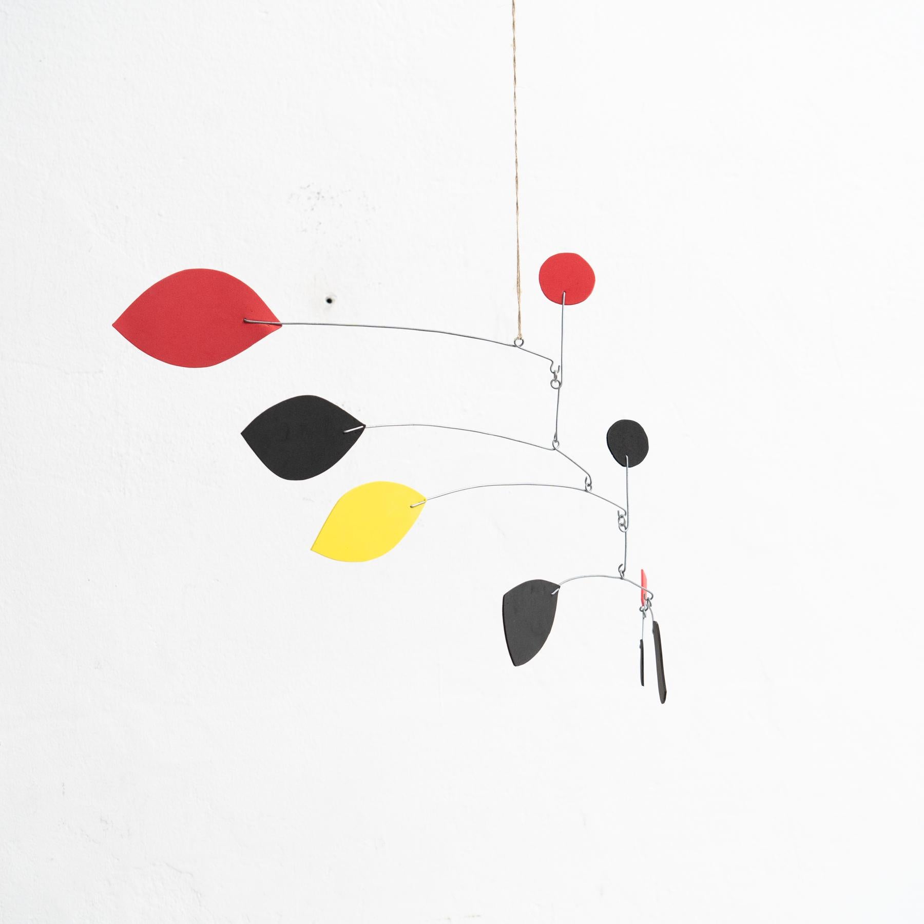 Enchanting Dynamics: Kinetische Skulptur aus Eisen und FOAM - Lebendige Multicolor (Französisch) im Angebot