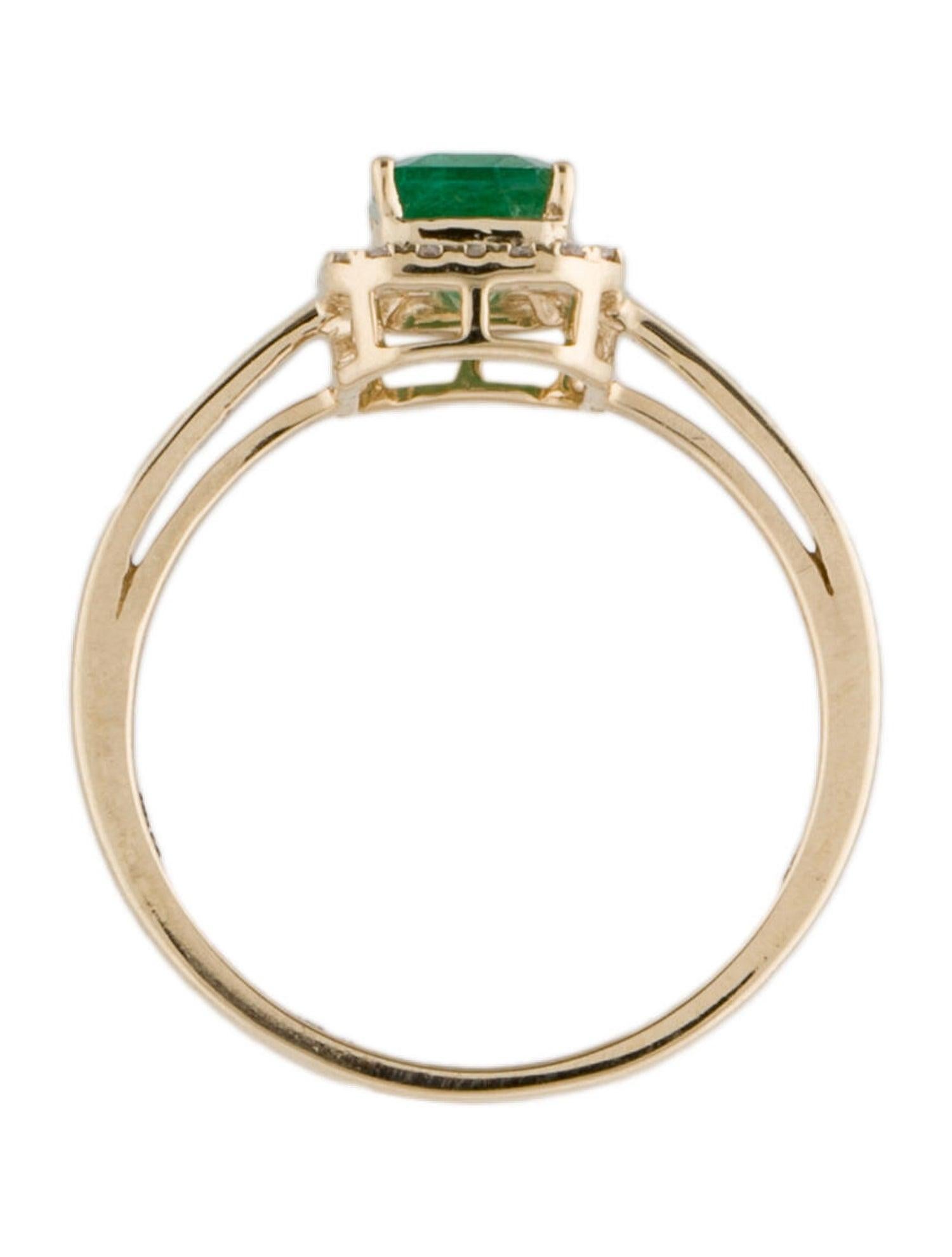 Brilliant Cut Exquisite 14K 1.00ct Emerald & Diamond Ring - Size 7 - Elegant Statement Jewelry For Sale