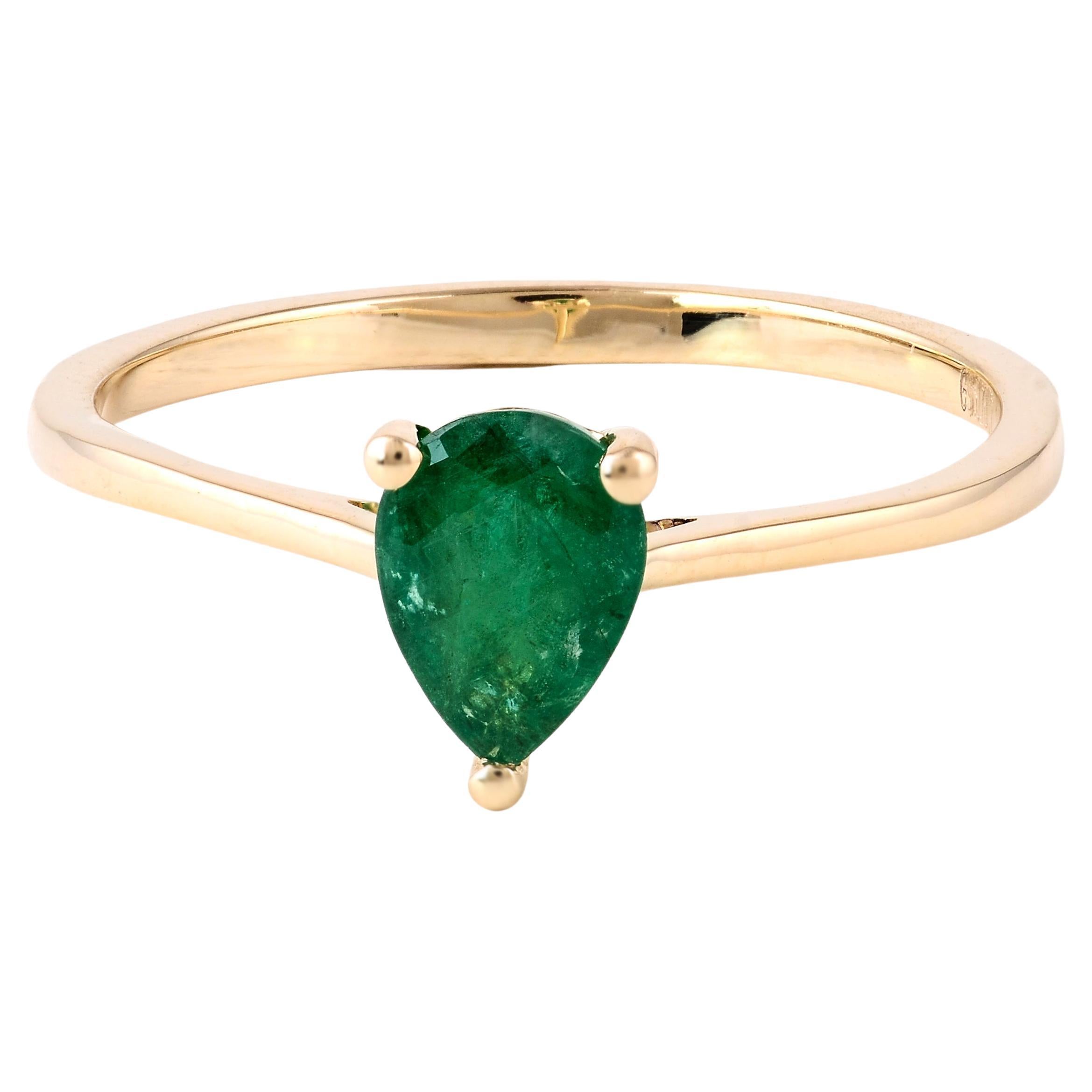 Luxurious 14K Emerald Cocktail Ring, Size 7 - Timeless & Elegant Statement Piece For Sale