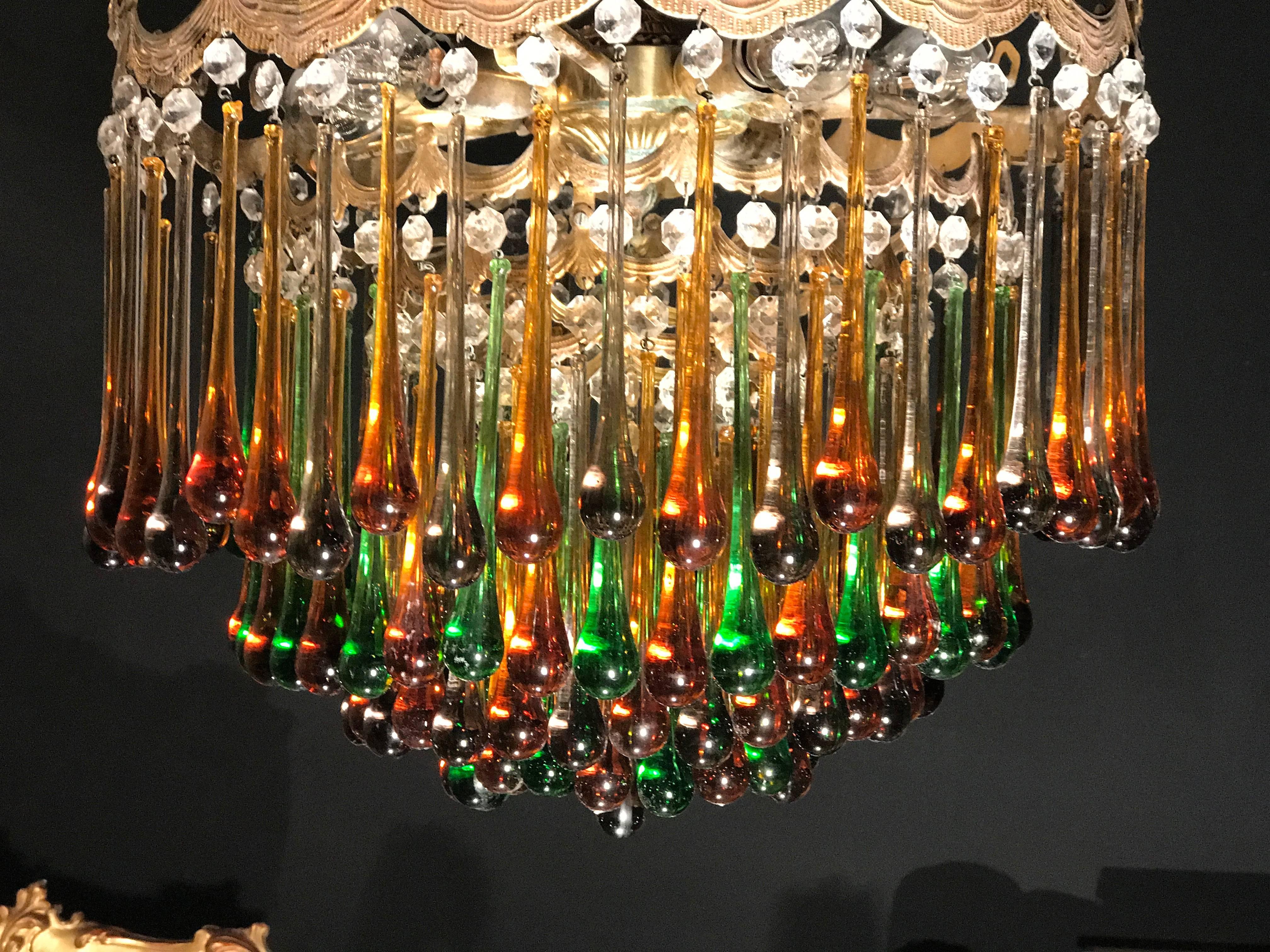 Enchanting Italian Brass and Multicolored Teardrop Chandelier, 1930s In Good Condition For Sale In Rome, IT