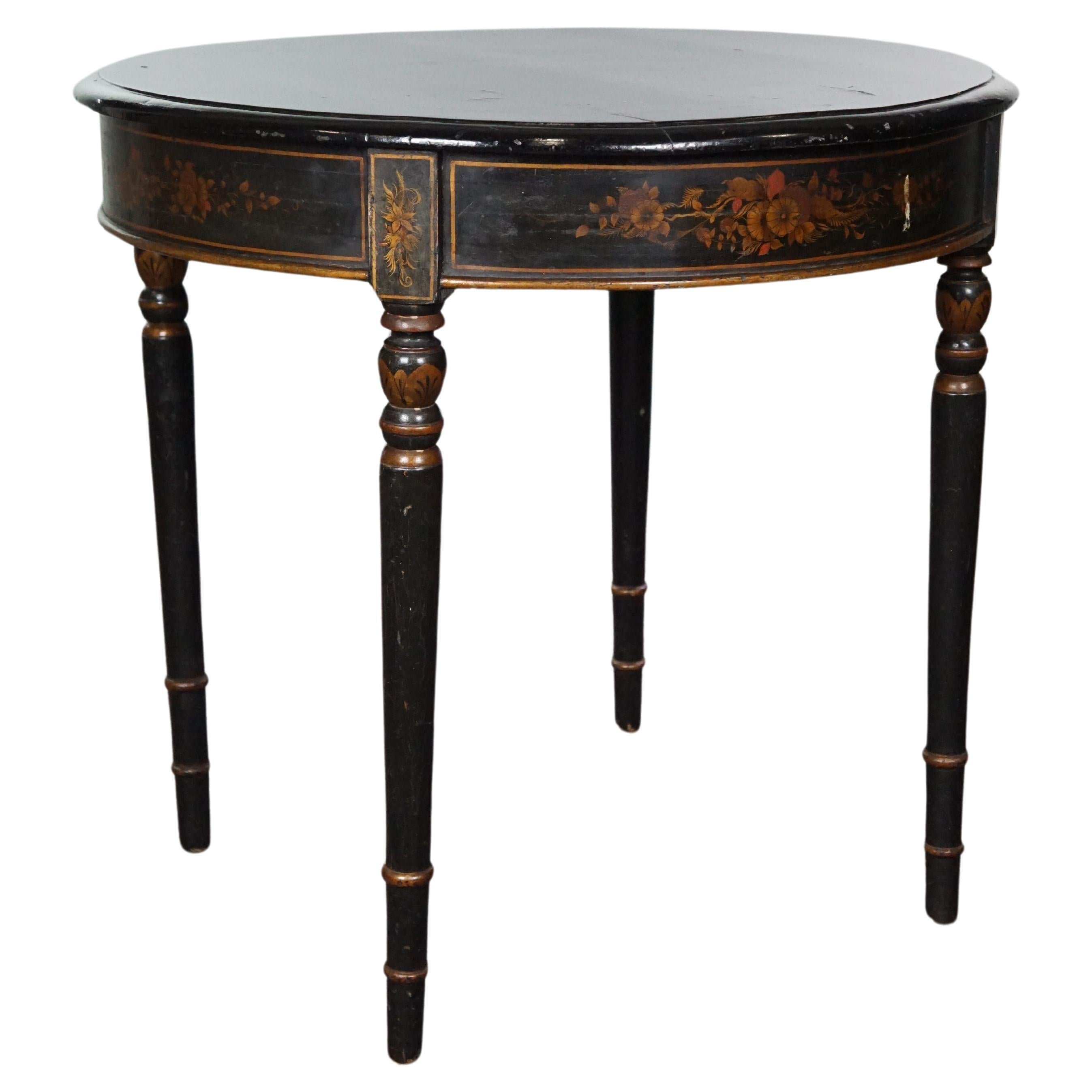 Enchanting lacquered antique side table with Japanese/Eastern influences For Sale