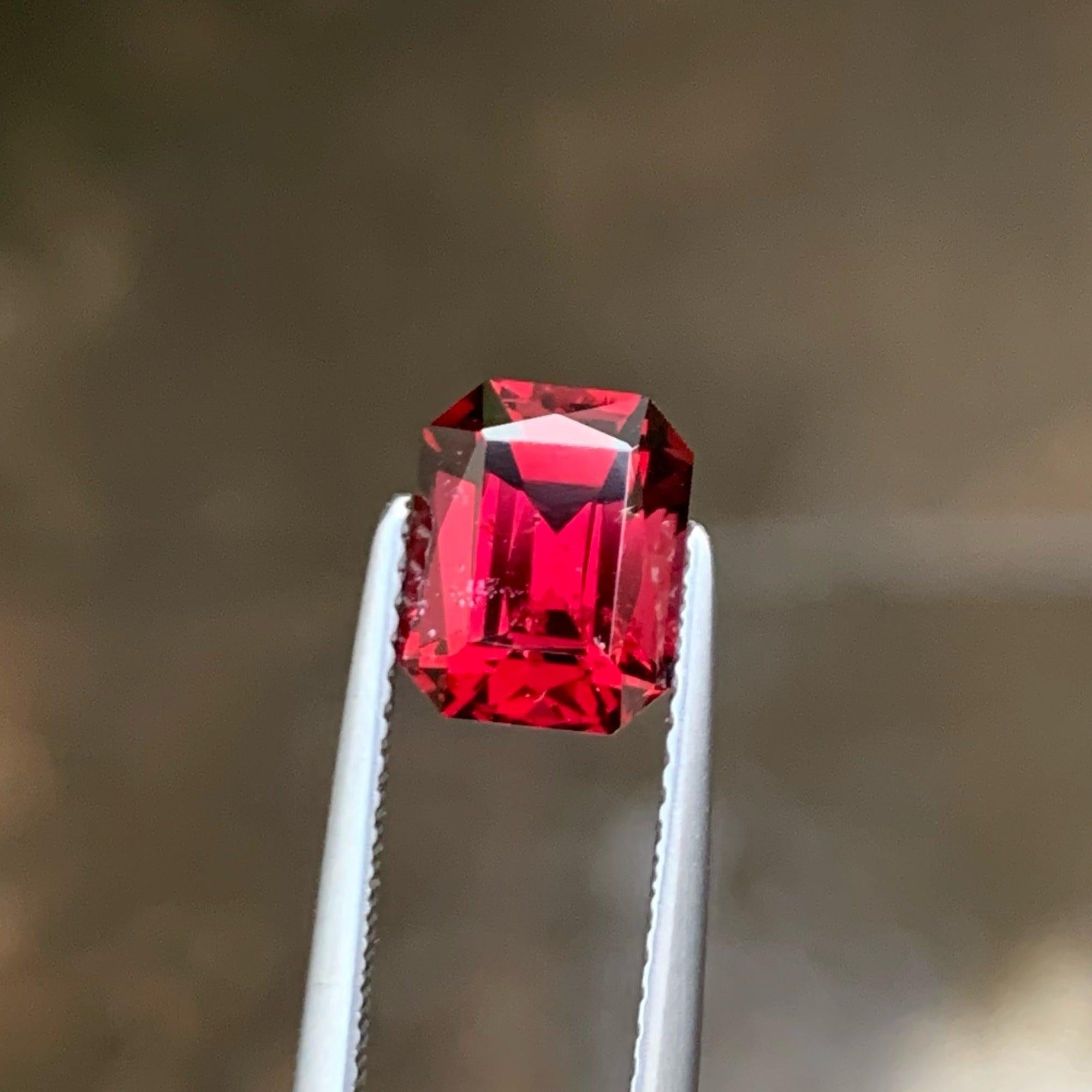 Enchanting Malawi Loose Garnet Gemstone of 2.40 carats from Malawi has a wonderful cut in a Octagon shape, incredible Red color, Great brilliance. This gem is VVS Clarity.

 

Product Information:
GEMSTONE NAME:	Enchanting Malawi Loose Garnet