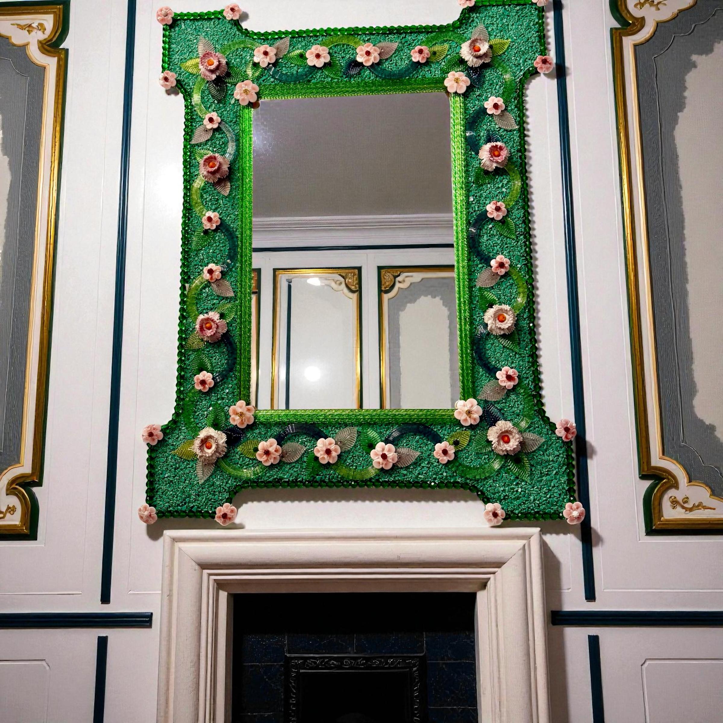 Miroir vénitien en verre de Murano avec fleurs roses en vente 7