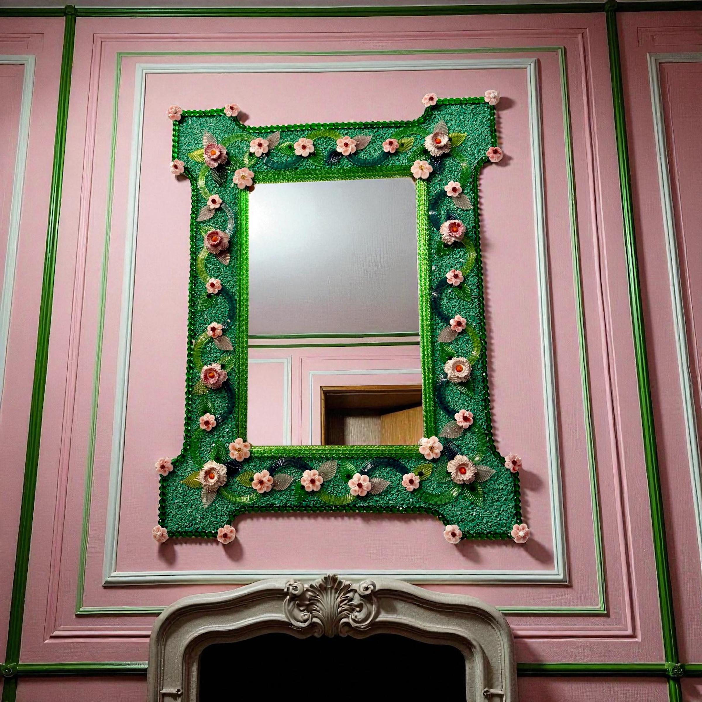 Miroir vénitien en verre de Murano avec fleurs roses en vente 10