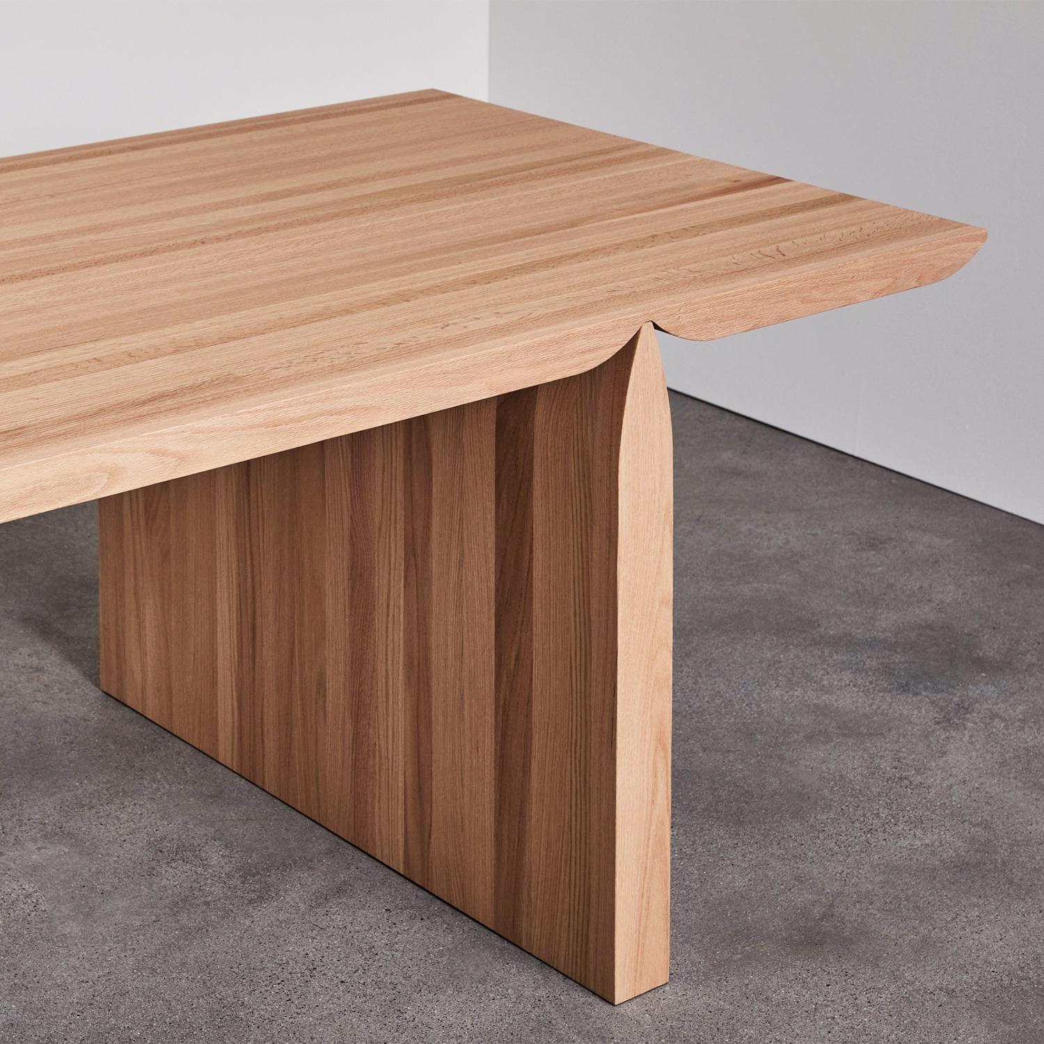 Enclave Oak Dining Table In New Condition For Sale In Paris, FR