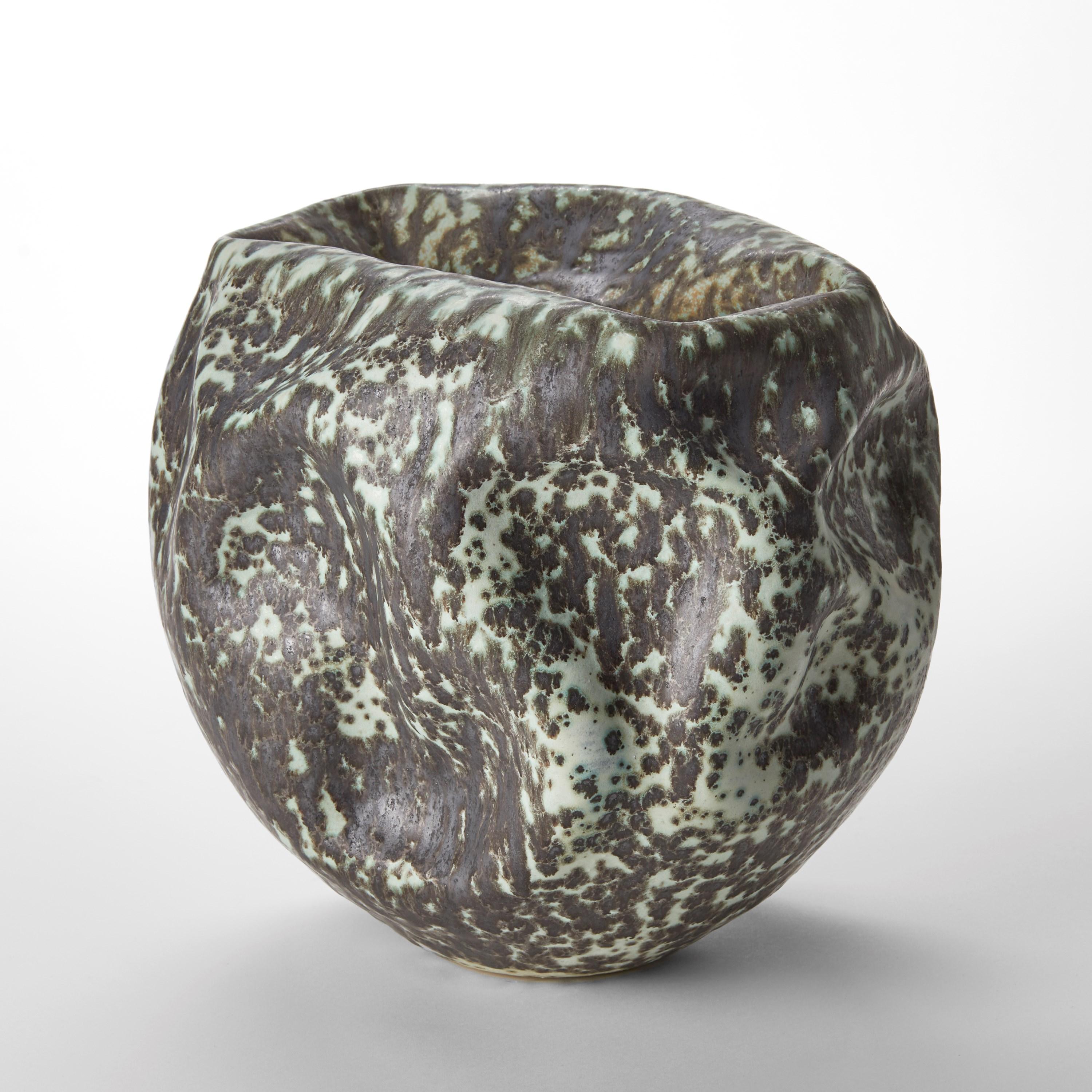 Forma A en menta moteada y carbón nº 109 de Nicholas Arroyave-Portela Moderno orgánico en venta