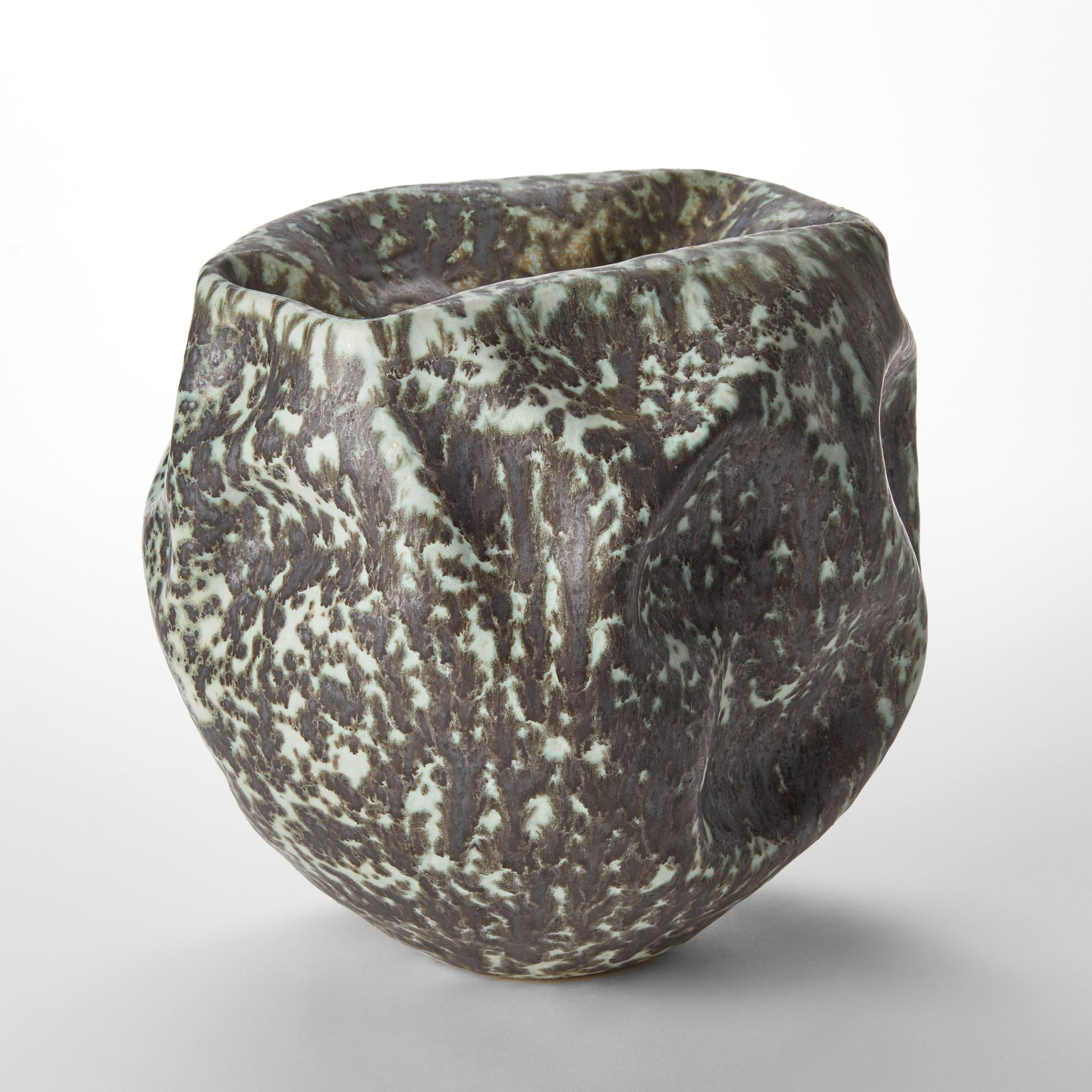Forma A en menta moteada y carbón nº 109 de Nicholas Arroyave-Portela Hecho a mano en venta