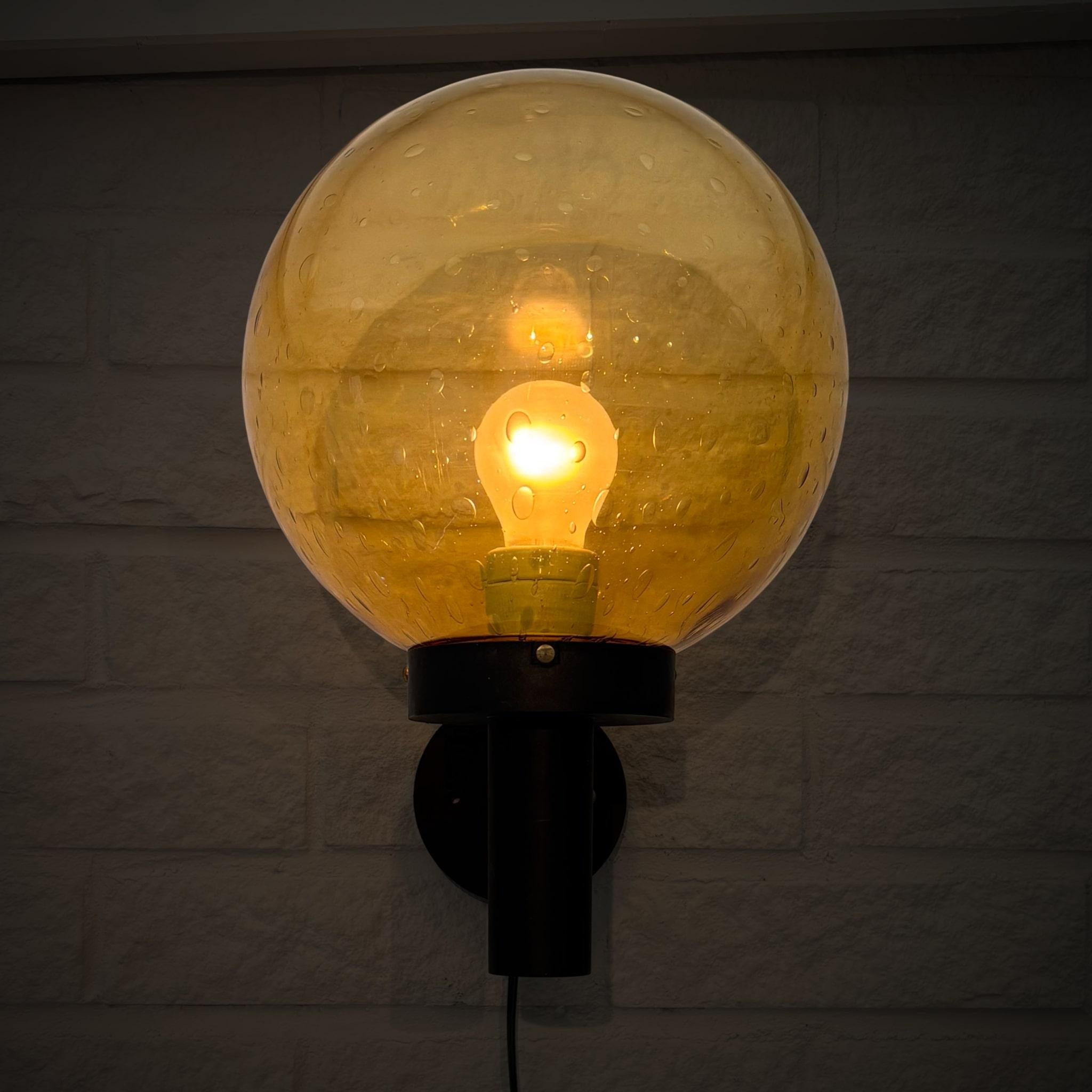Enco, lampe de façade extérieure scandinave, fibre de verre et verre, Suède, années 1970. Bon état - En vente à Forserum, SE