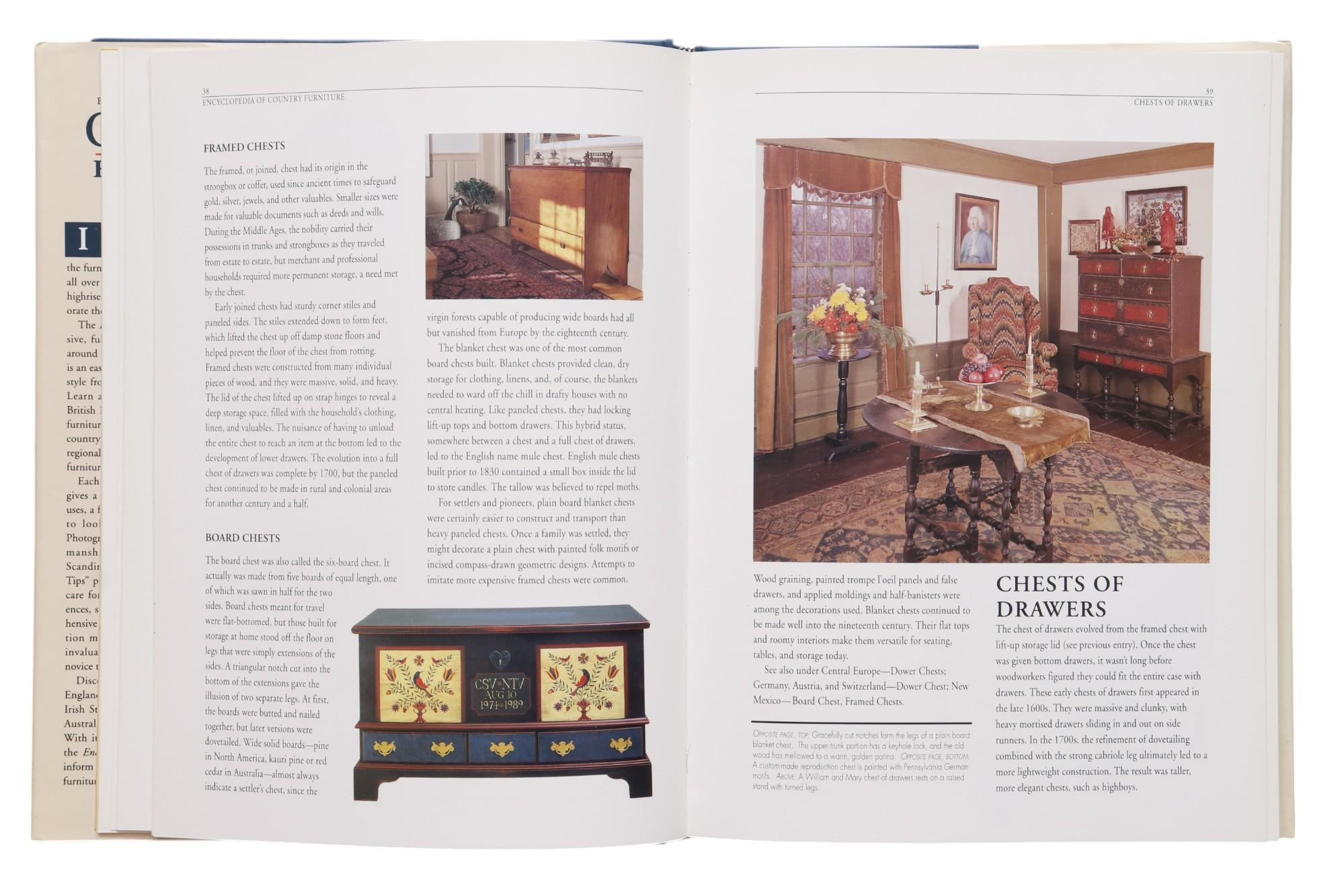 Encyclopédie du mobilier de campagne Bon état - En vente à Bradenton, FL