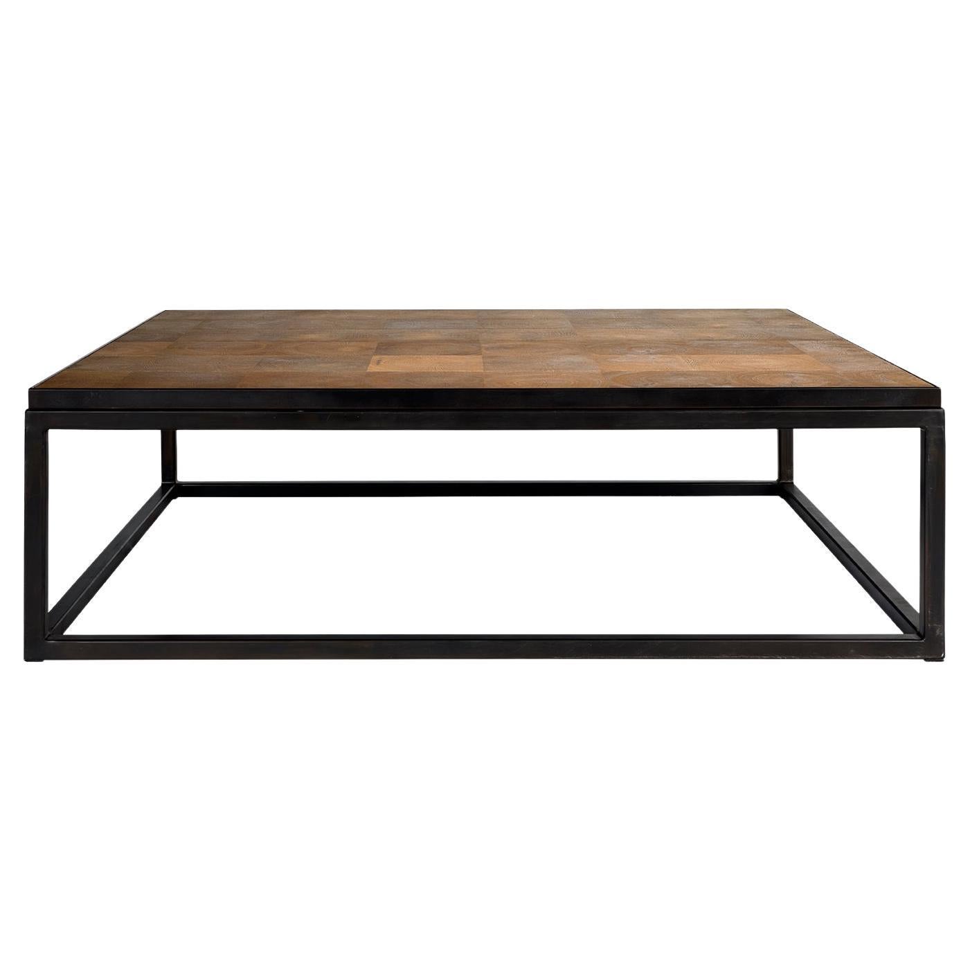Table basse en chêne taillé à l'extrémité avec bandes d'acier sur base minimaliste en acier en vente