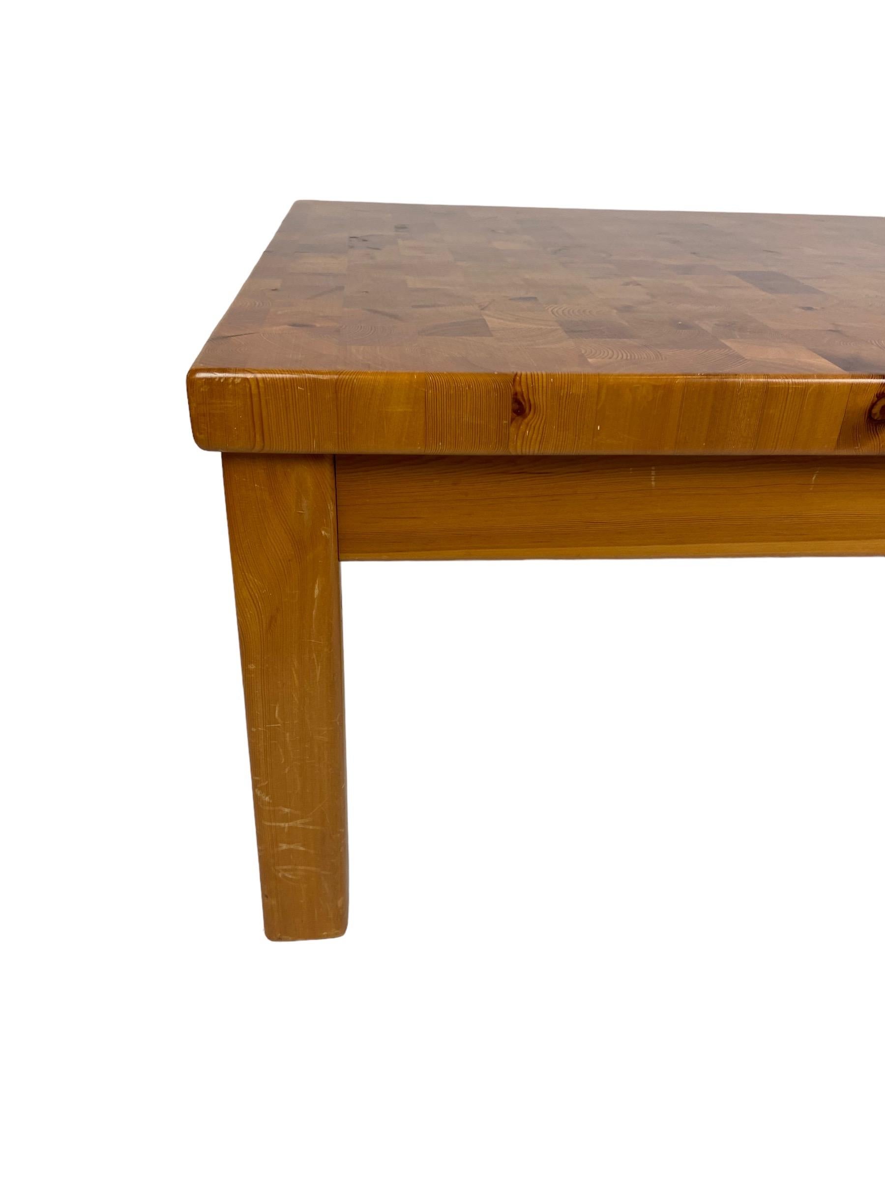20th Century End Grain Pinewood Side Table For Sale