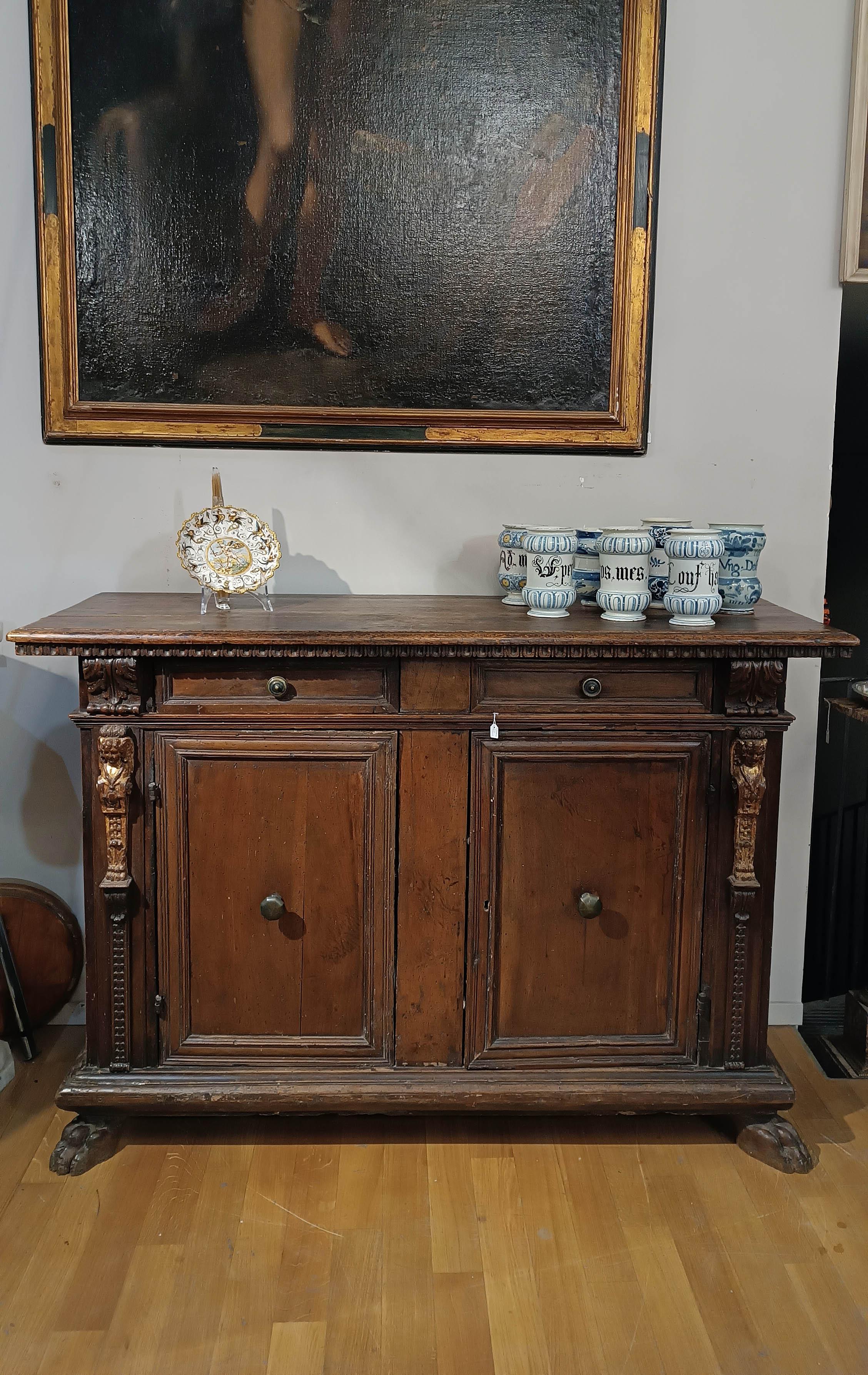 END OF 16th-EARLY 17th CENTURY SIDEBOARD WITH CARYATIDS  For Sale 2