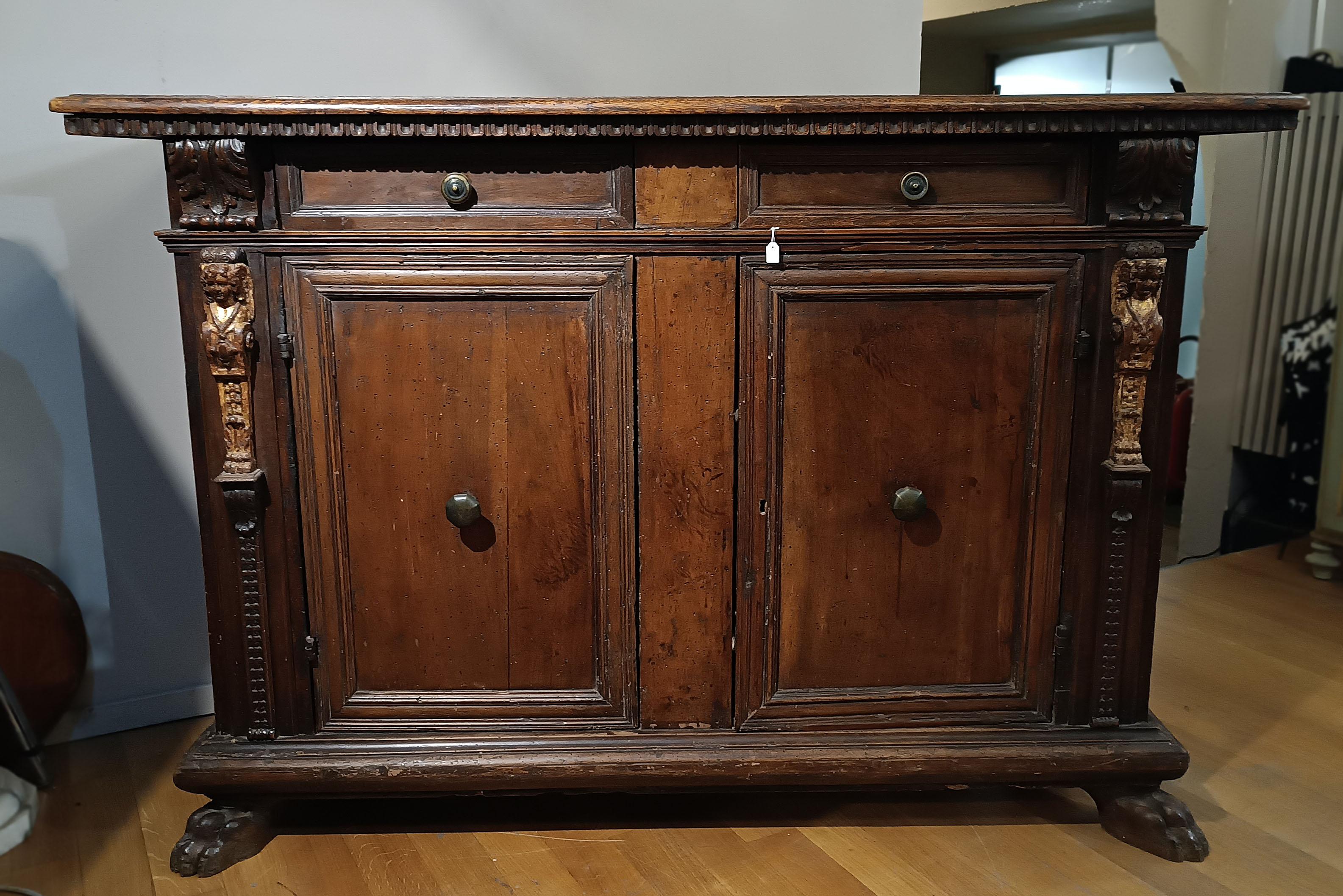 END OF 16th-EARLY 17th CENTURY SIDEBOARD WITH CARYATIDS  For Sale 4