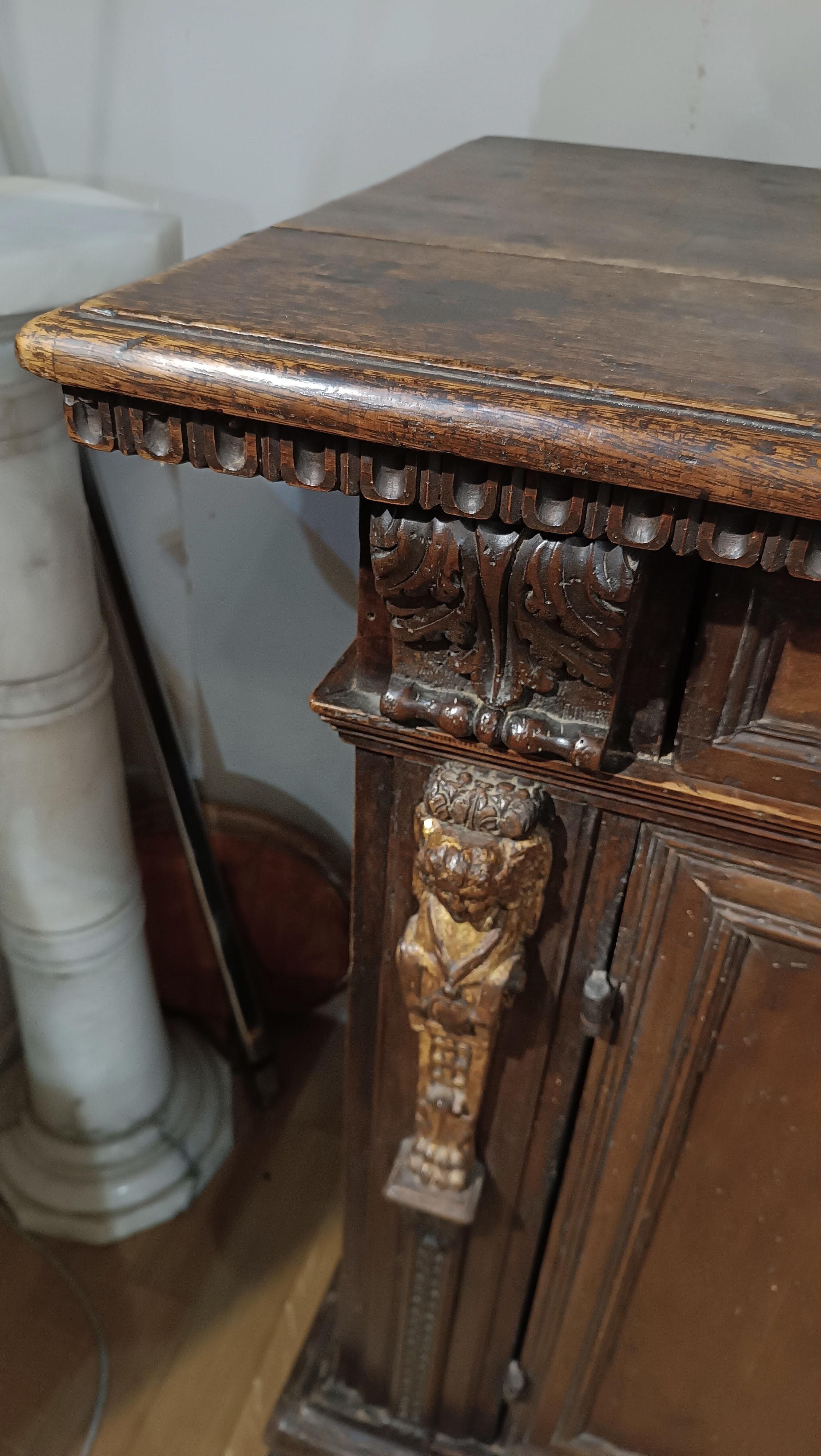 END OF 16th-EARLY 17th CENTURY SIDEBOARD WITH CARYATIDS  For Sale 5