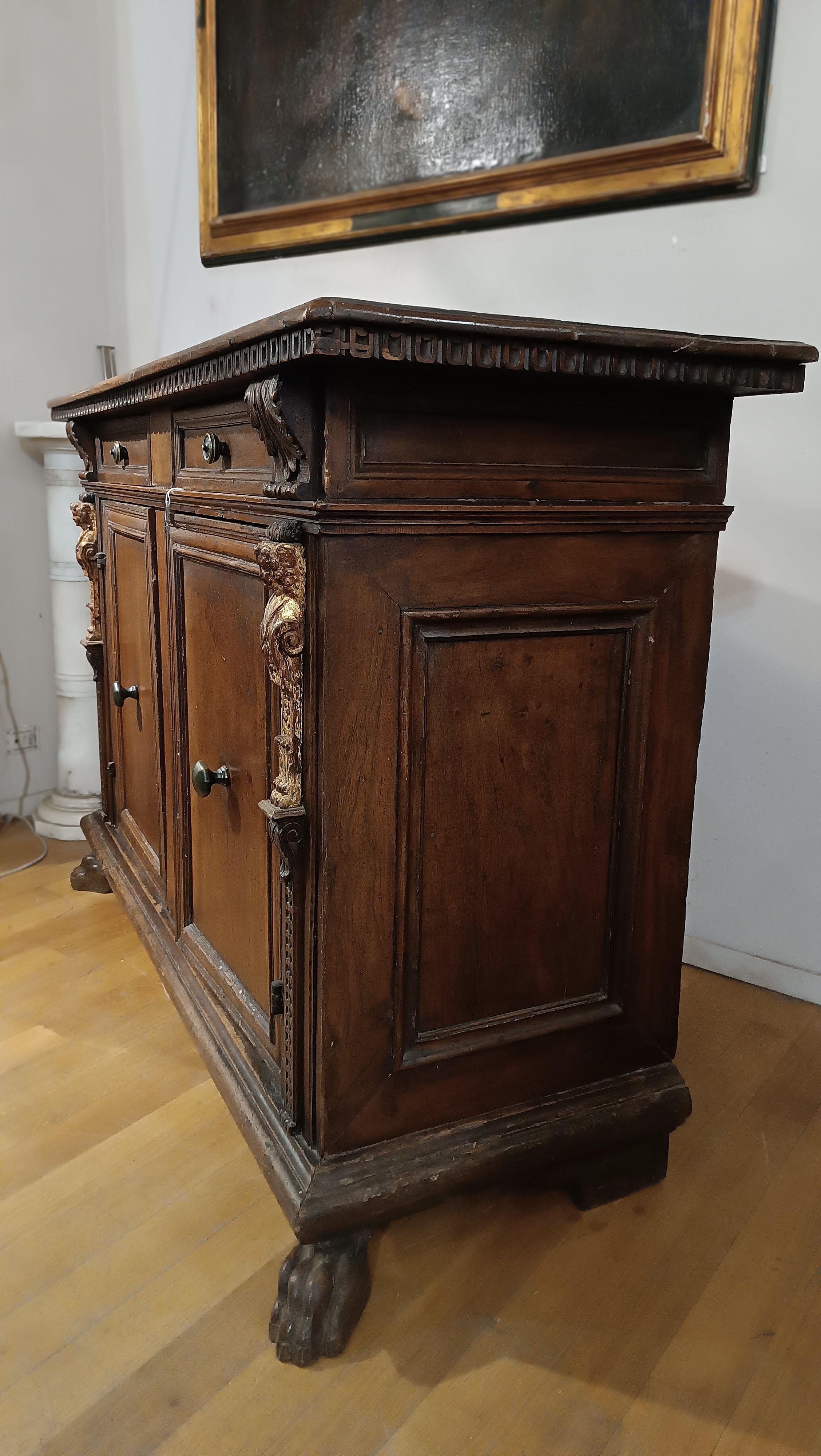 END OF 16th-EARLY 17th CENTURY SIDEBOARD WITH CARYATIDS  For Sale 7