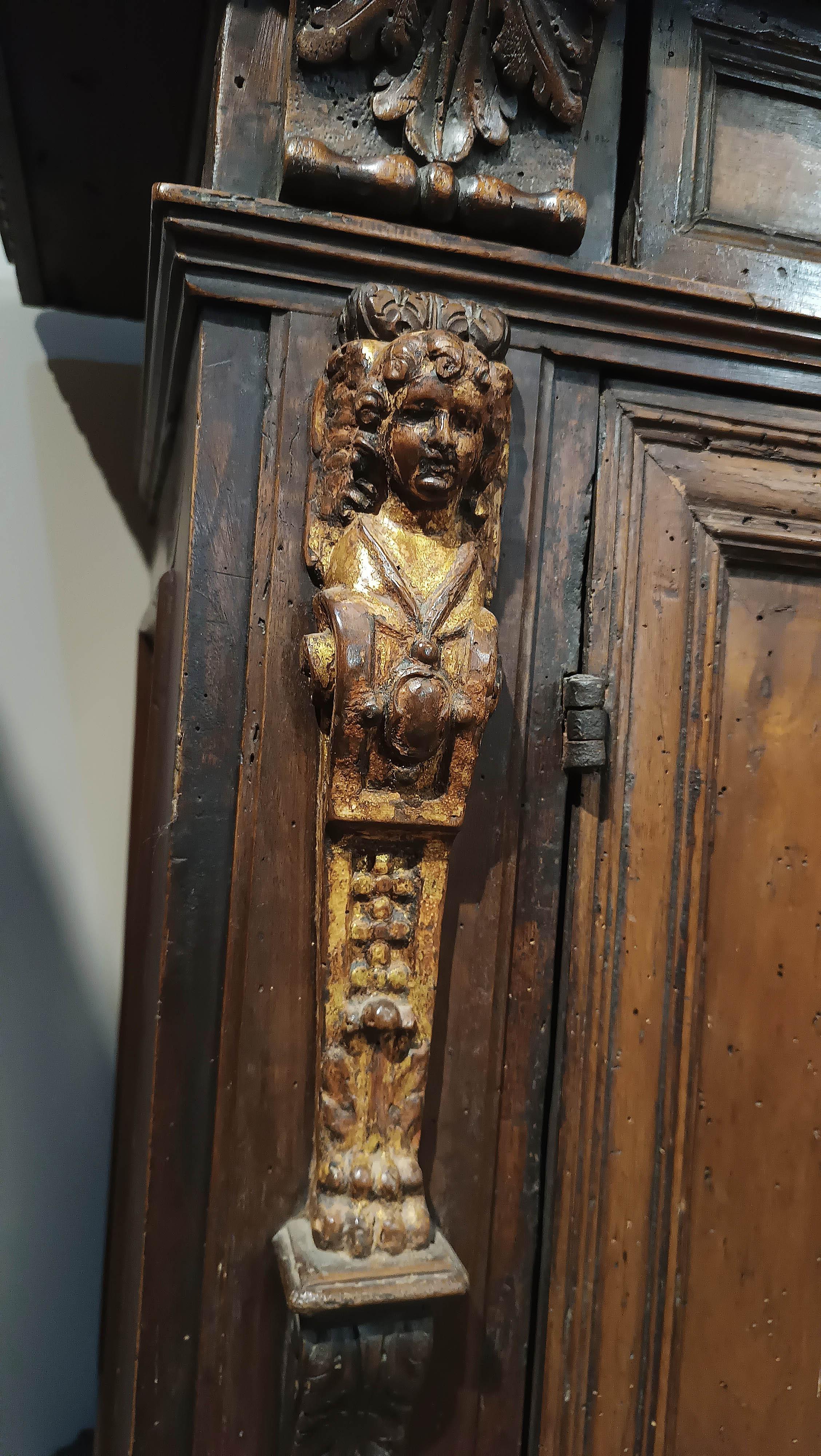 Nutwood END OF 16th-EARLY 17th CENTURY SIDEBOARD WITH CARYATIDS  For Sale
