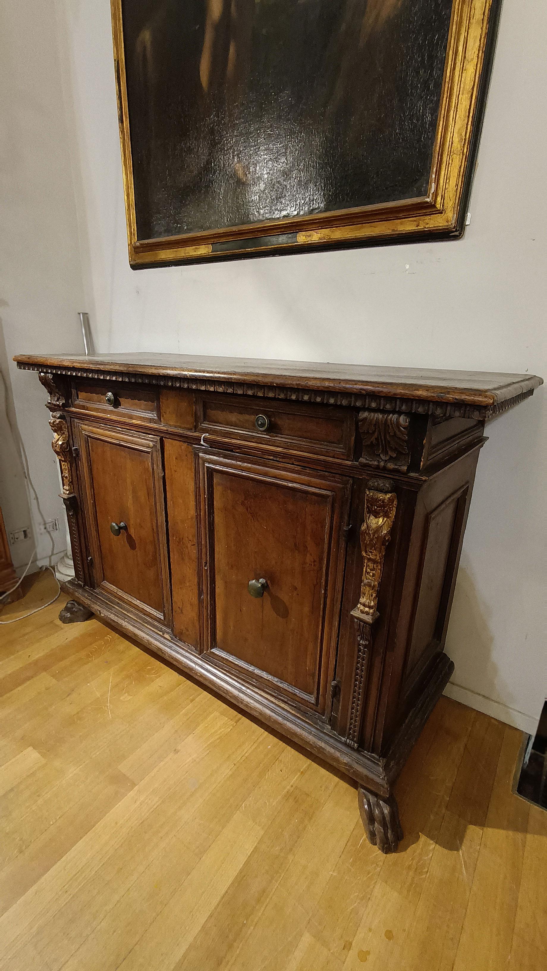END OF 16th-EARLY 17th CENTURY SIDEBOARD WITH CARYATIDS  For Sale 1