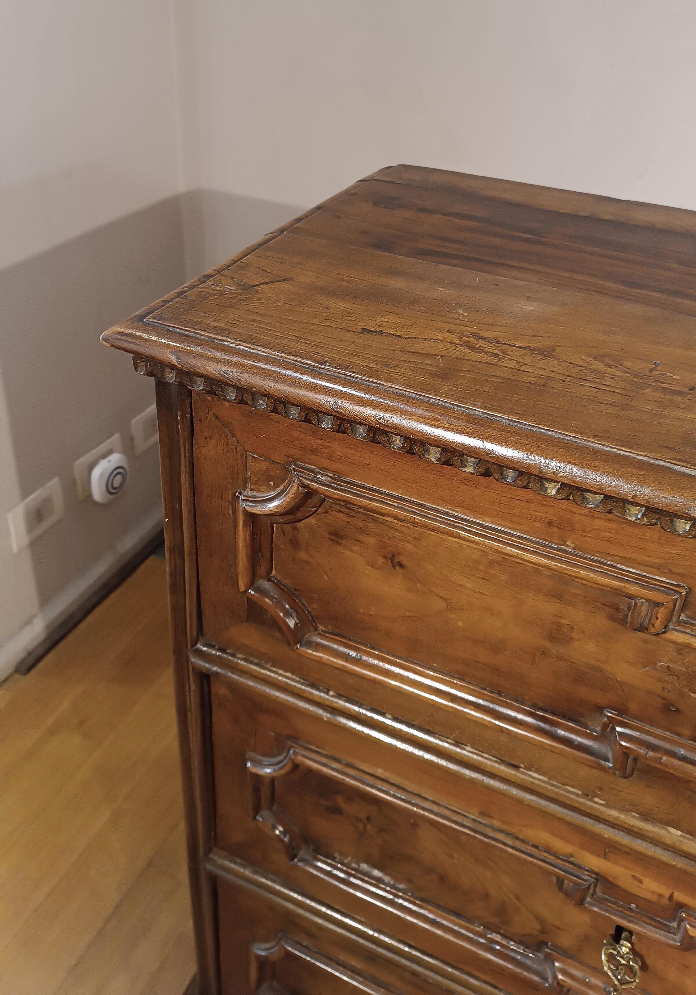 END OF 17th CENTURY LOUIS XIV WALNUT CHEST in vendita 5