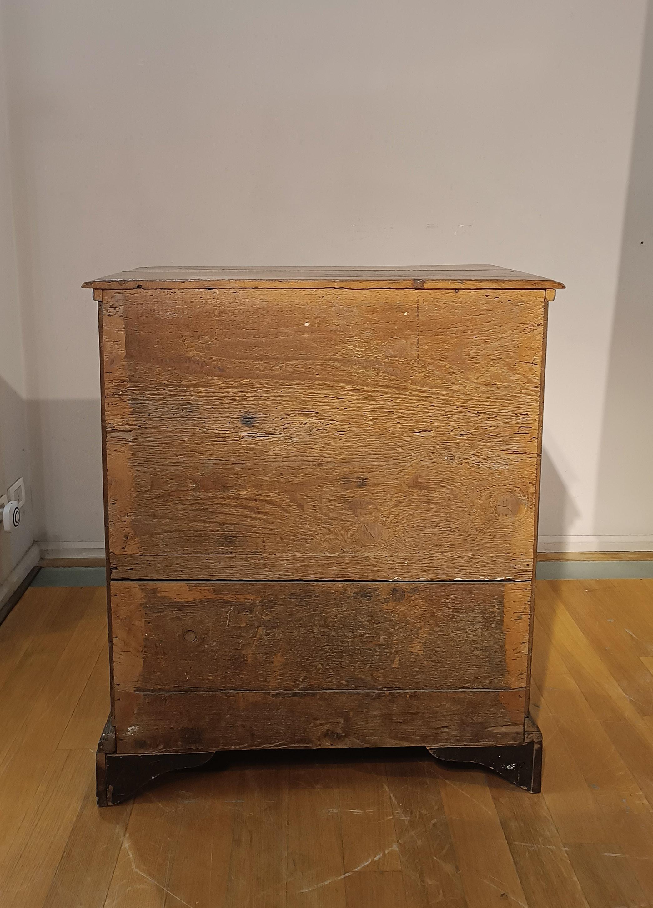 END OF 17th CENTURY LOUIS XIV WALNUT CHEST In condizioni buone in vendita a Firenze, FI