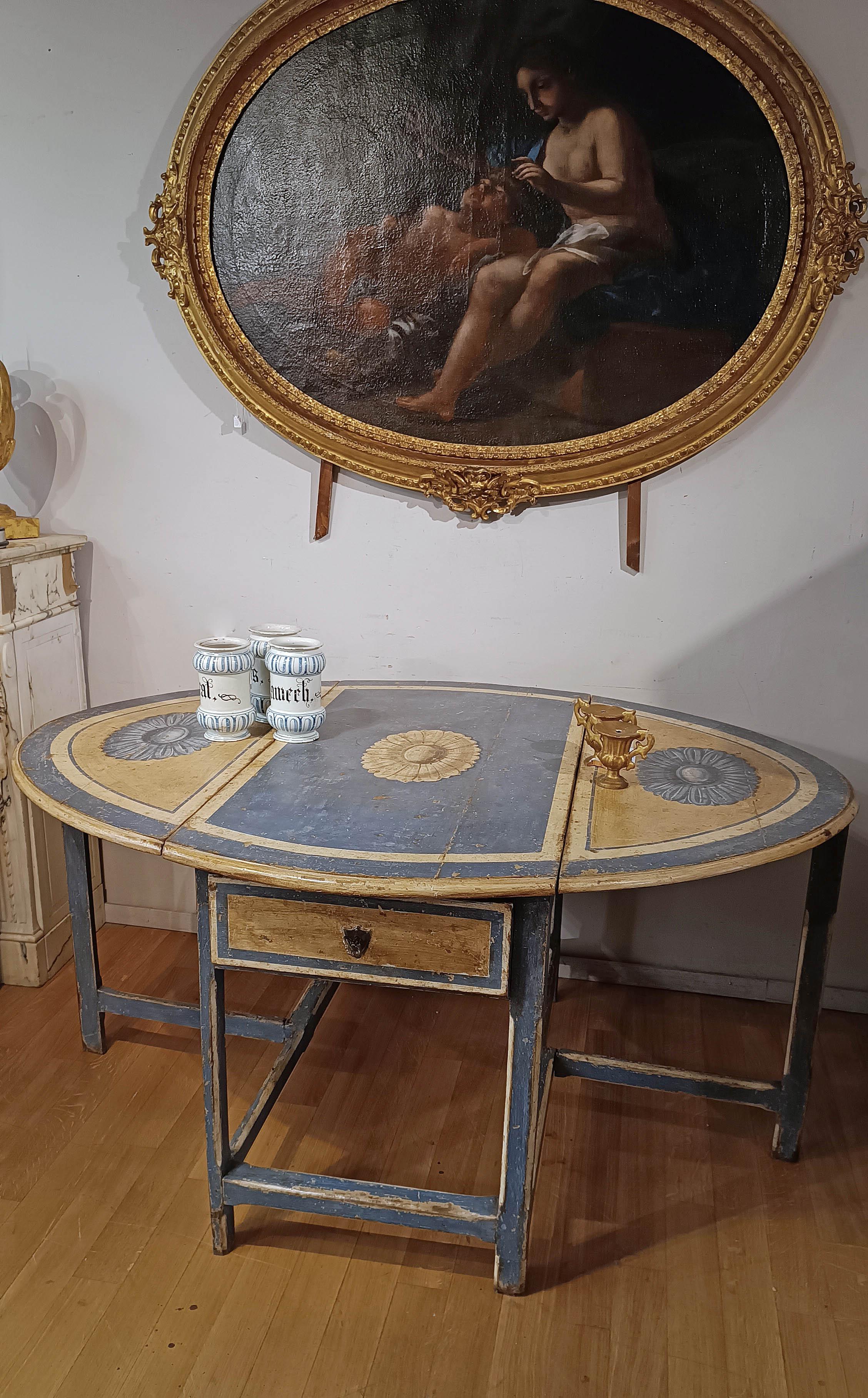 END OF 17th-EARLY 18th CENTURY PAINTED OPENABLE TABLE For Sale at 1stDibs