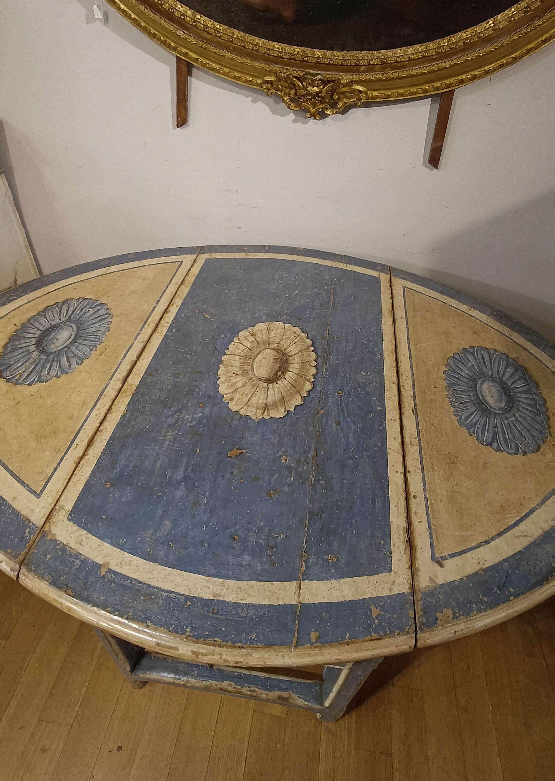 END OF 17th-EARLY 18th CENTURY PAINTED OPENABLE TABLE For Sale at 1stDibs