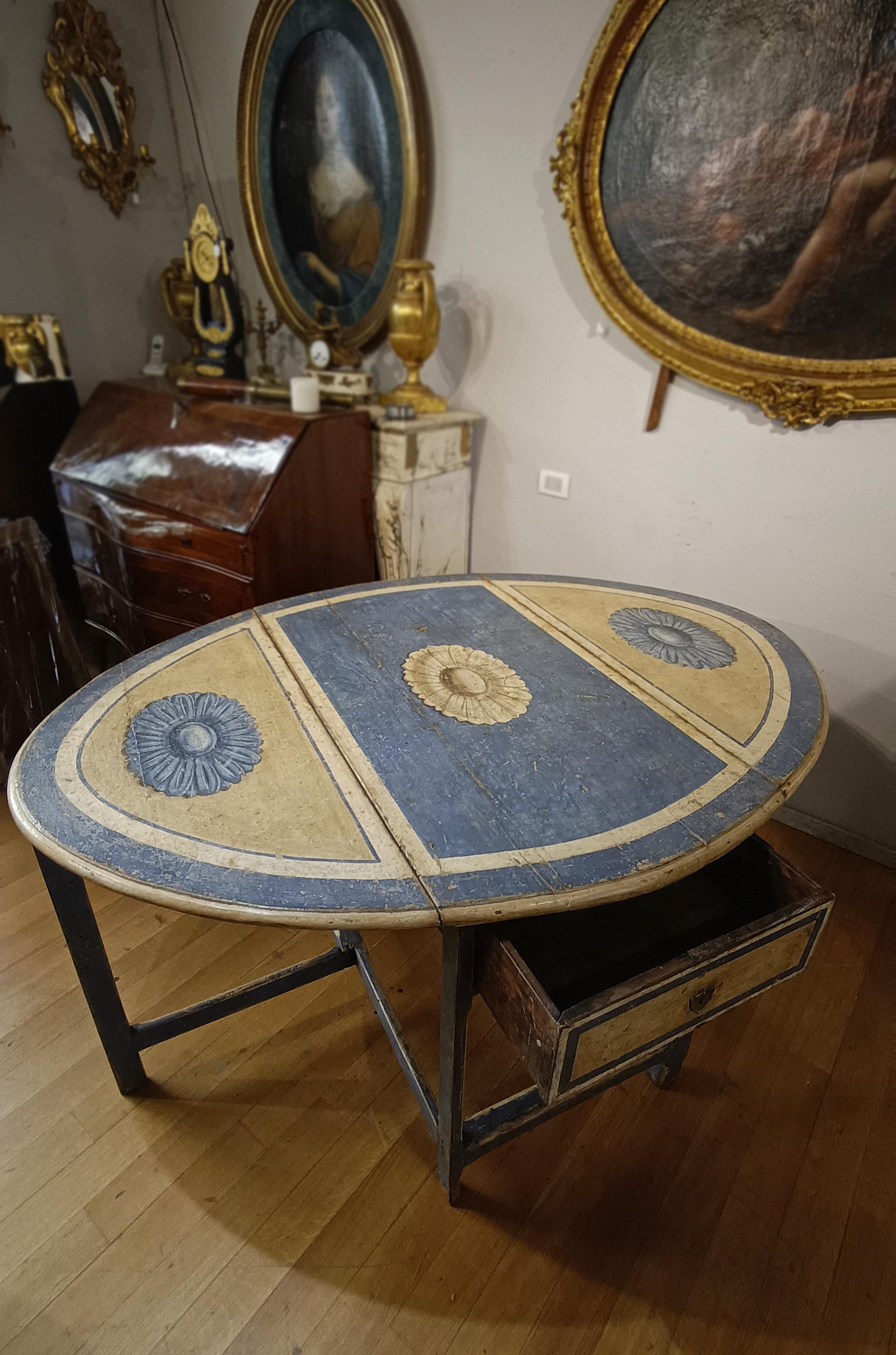 END OF 17th-EARLY 18th CENTURY PAINTED OPENABLE TABLE For Sale at 1stDibs