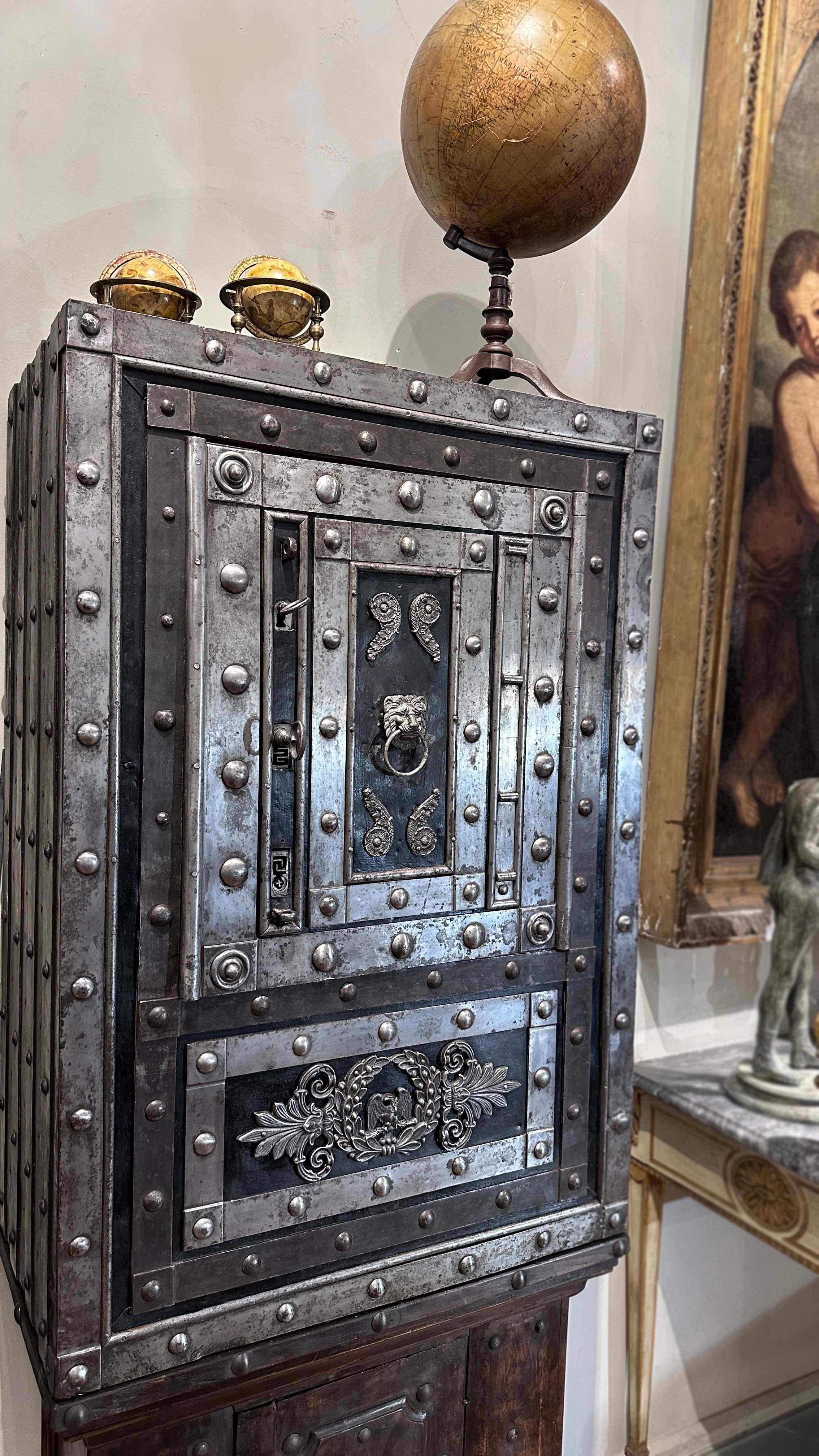 END OF 18th - EARLY 19th CENTURY IRON SAFE  For Sale 6