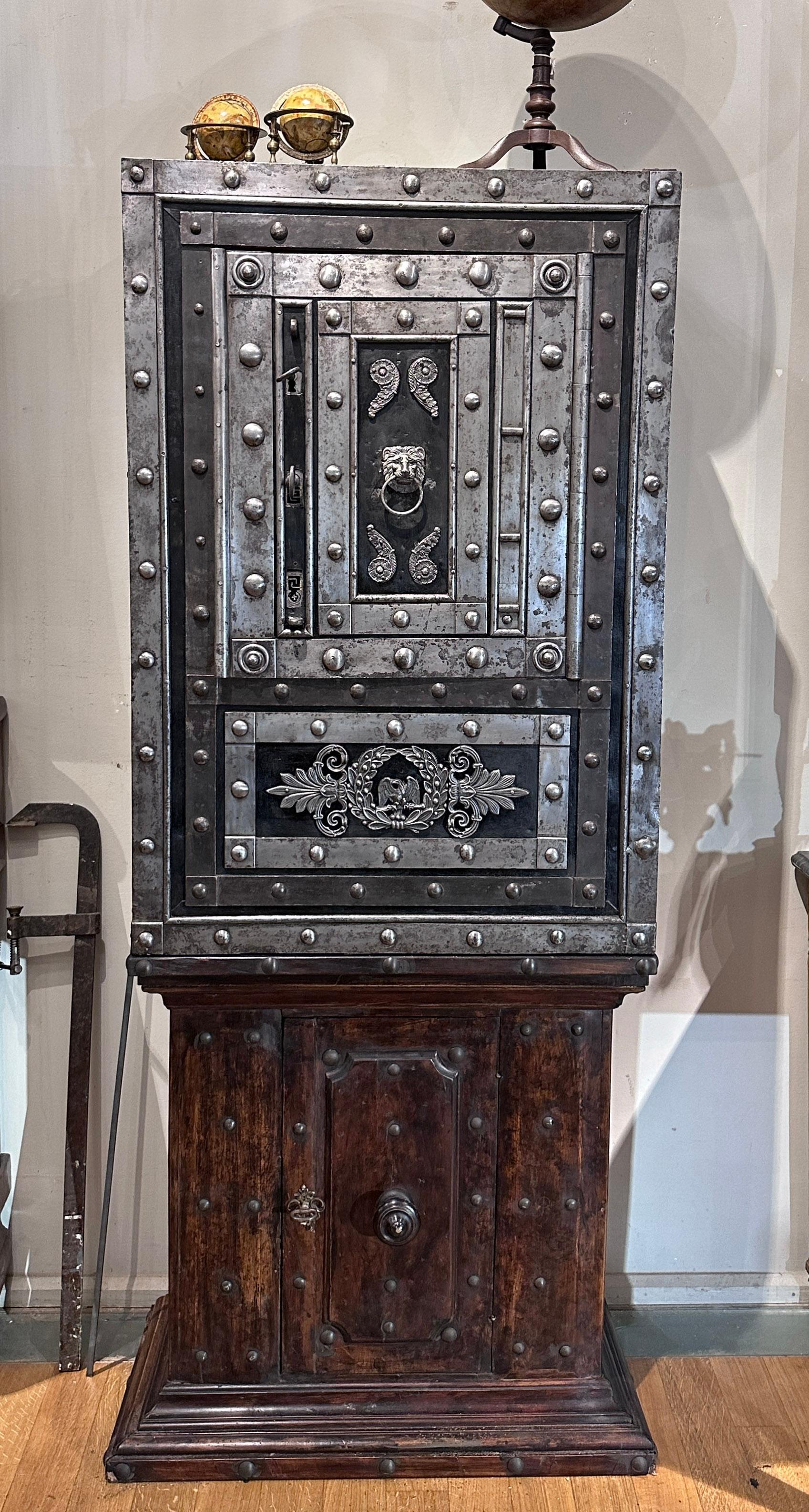END OF 18th - EARLY 19th CENTURY IRON SAFE  For Sale 7