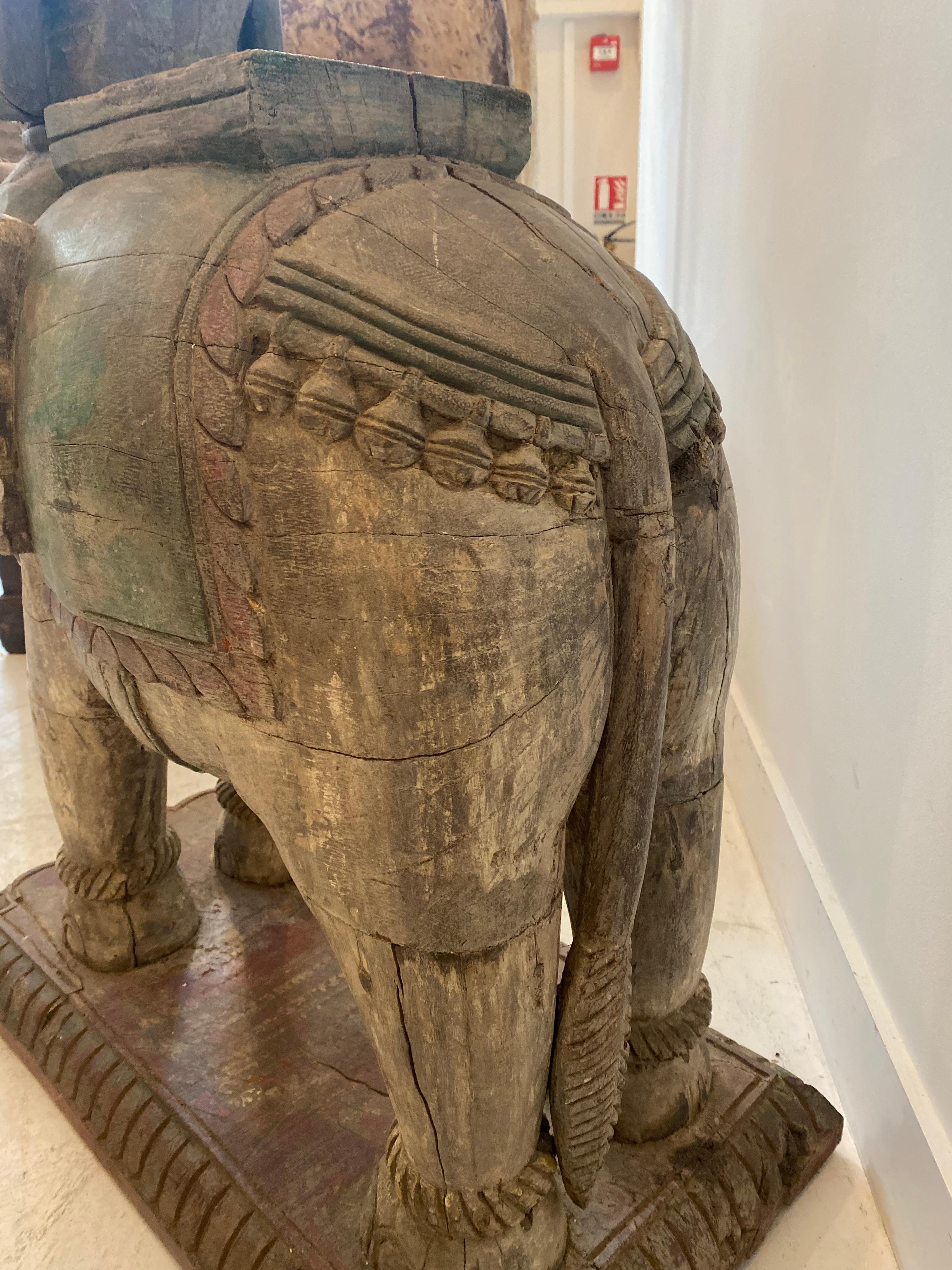Indien Sculpture religieuse indienne de la fin du XIXe siècle représentant un éléphant  en vente
