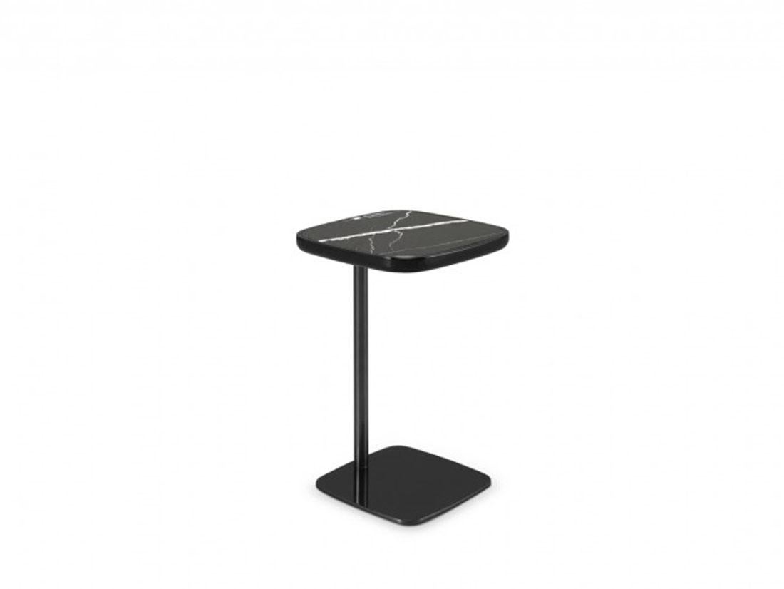 End of sofa, side table with lacquered details and
Metal lacquered structure, marble top
Black lacquered metal leg.
Measures: W 35 cm, D 35 cm, H 50 cm
Production time: 6 weeks.