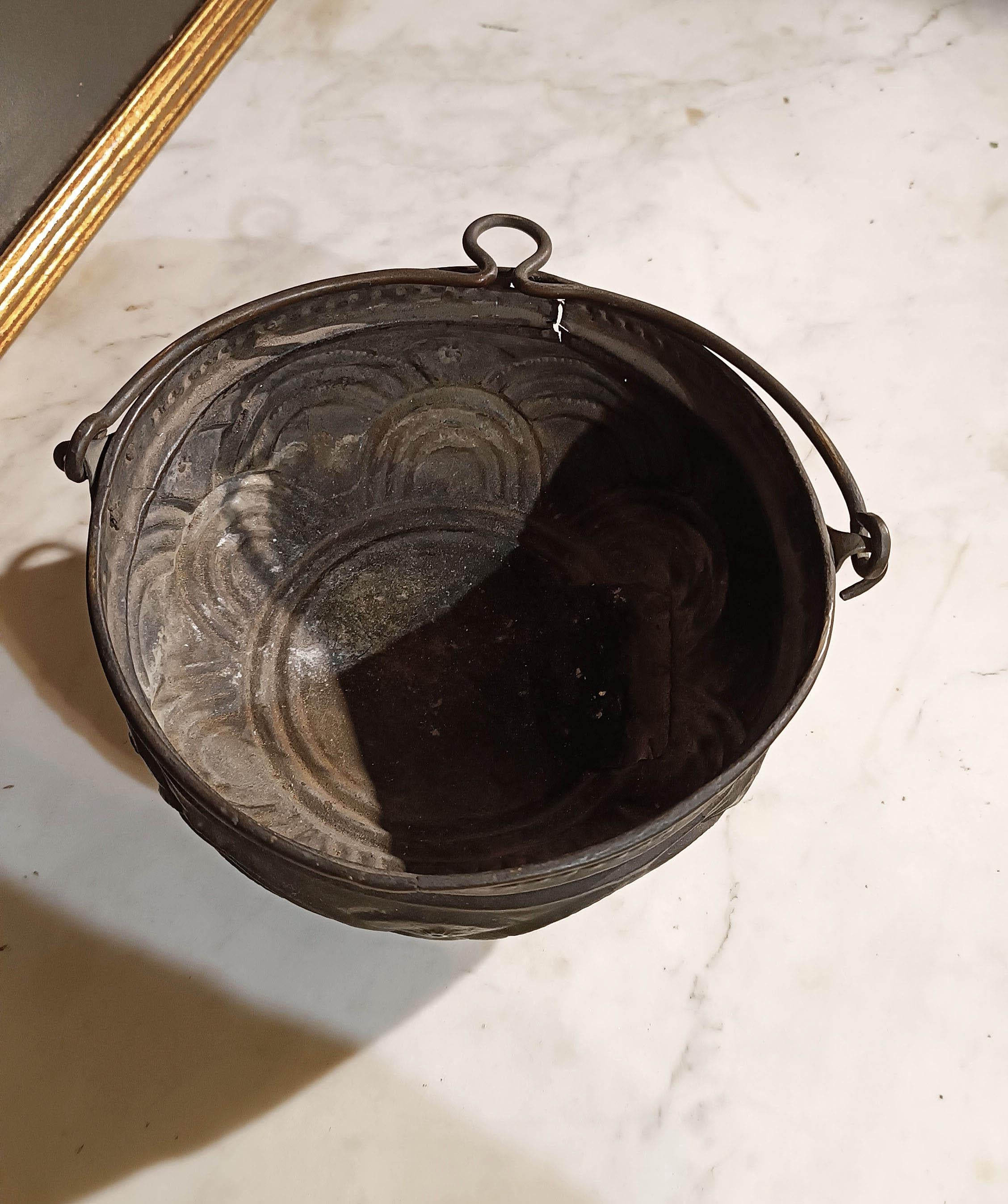 END OF THE 15th CENTURY SMALL HAND WARM BRAZIER For Sale 2