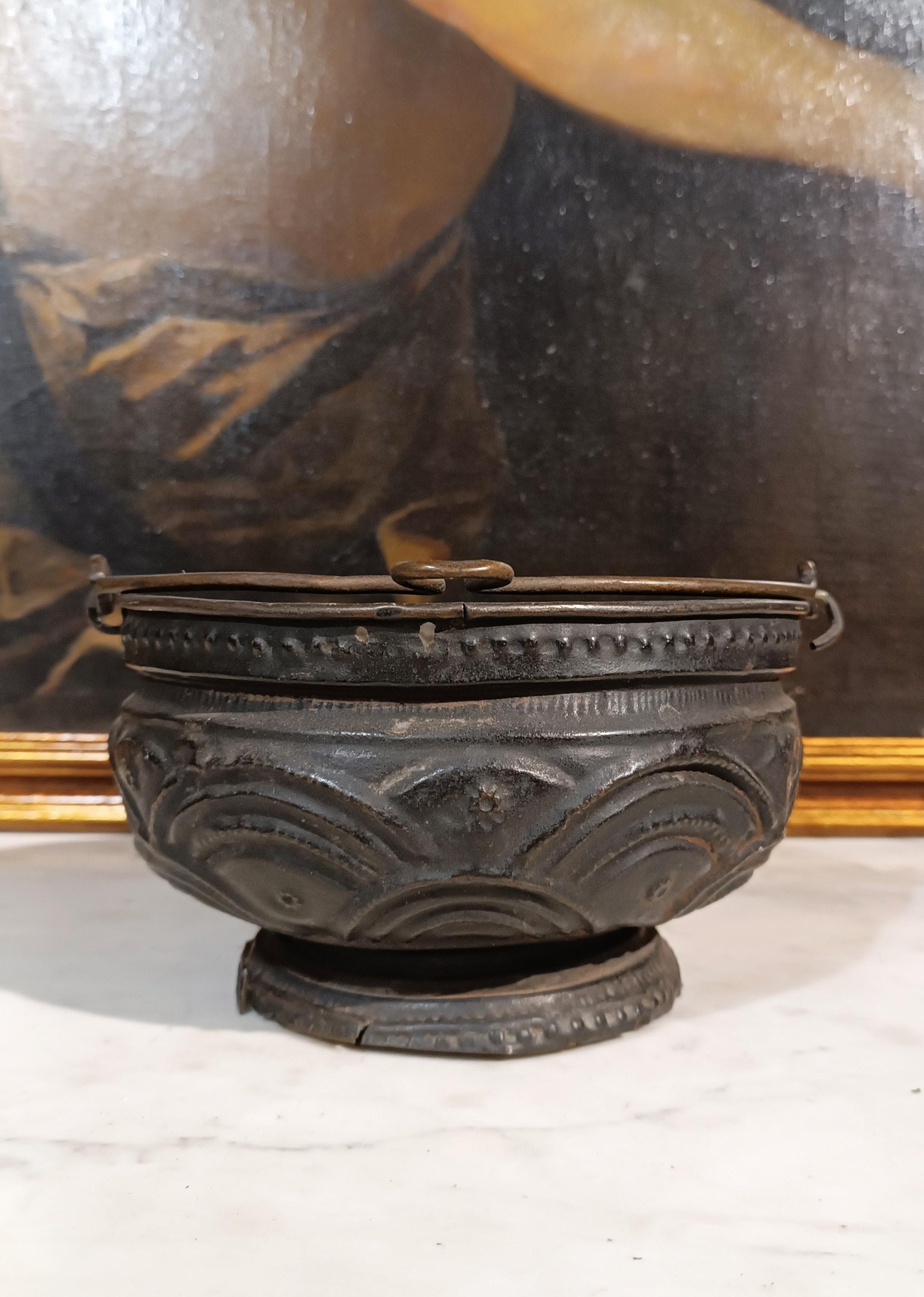 Hand-Crafted END OF THE 15th CENTURY SMALL HAND WARM BRAZIER For Sale