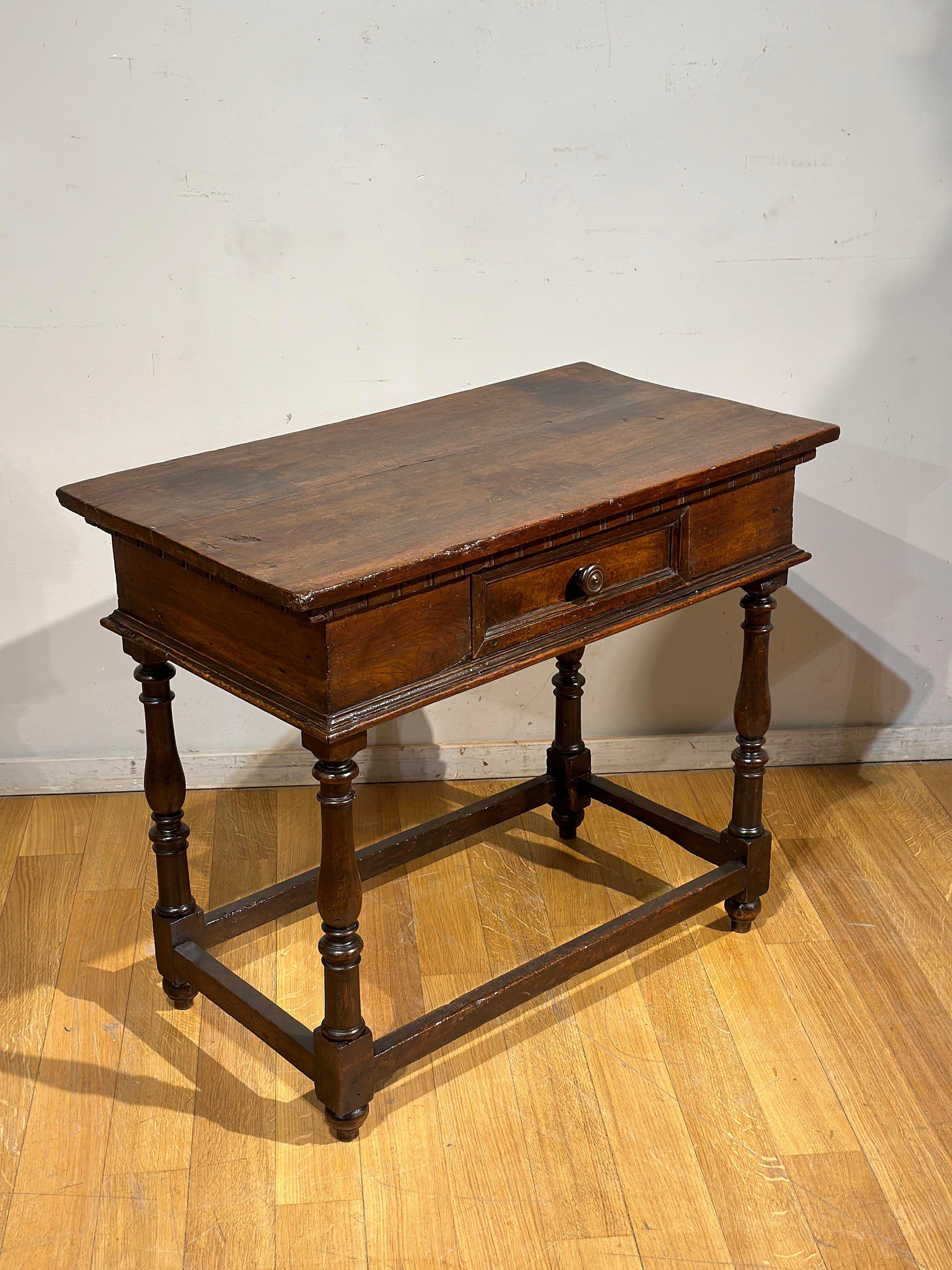 Louis XIV END OF THE 16th CENTURY LOUIS XIV TABLE WITH DRAWER For Sale