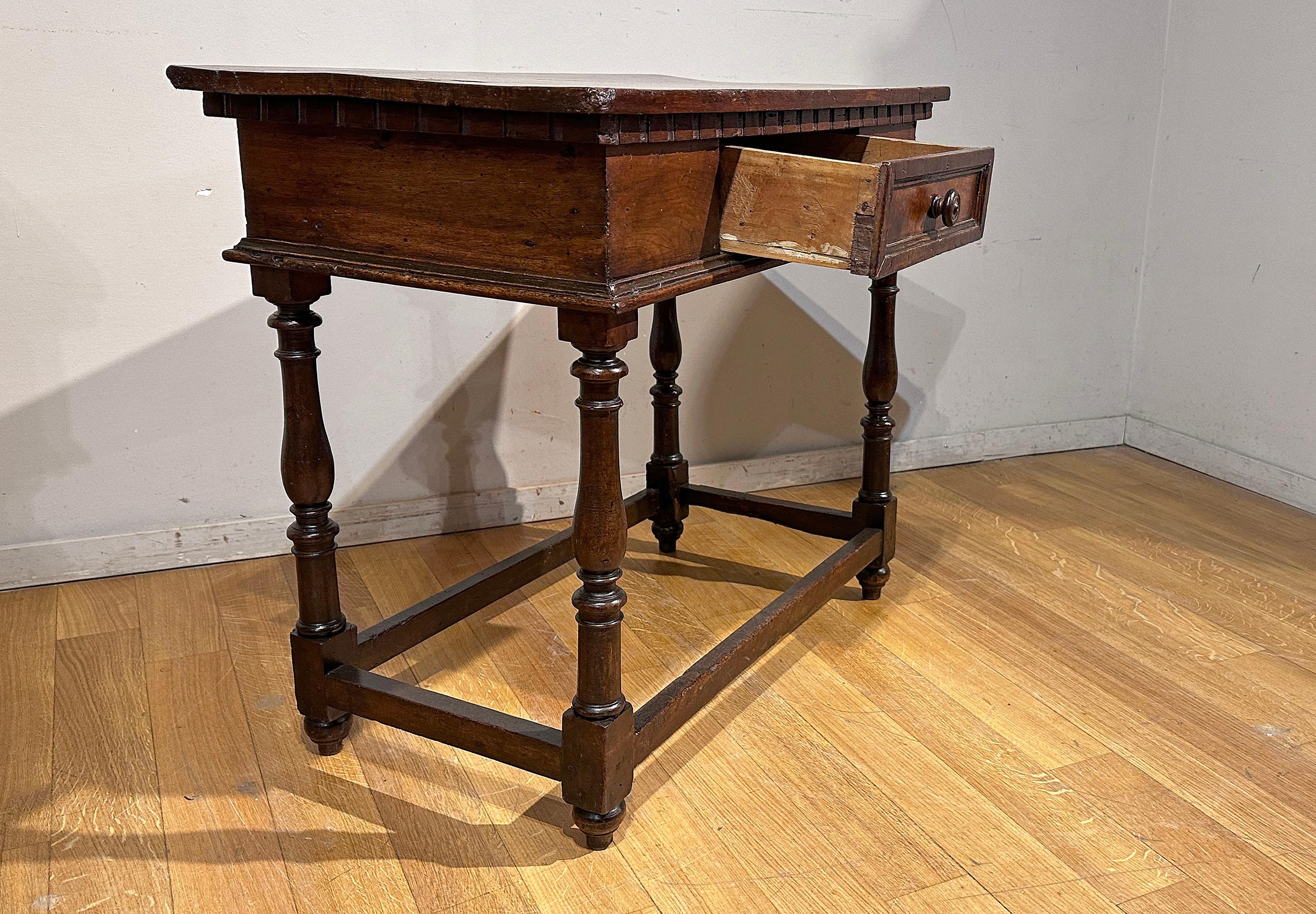 Italian END OF THE 16th CENTURY LOUIS XIV TABLE WITH DRAWER For Sale