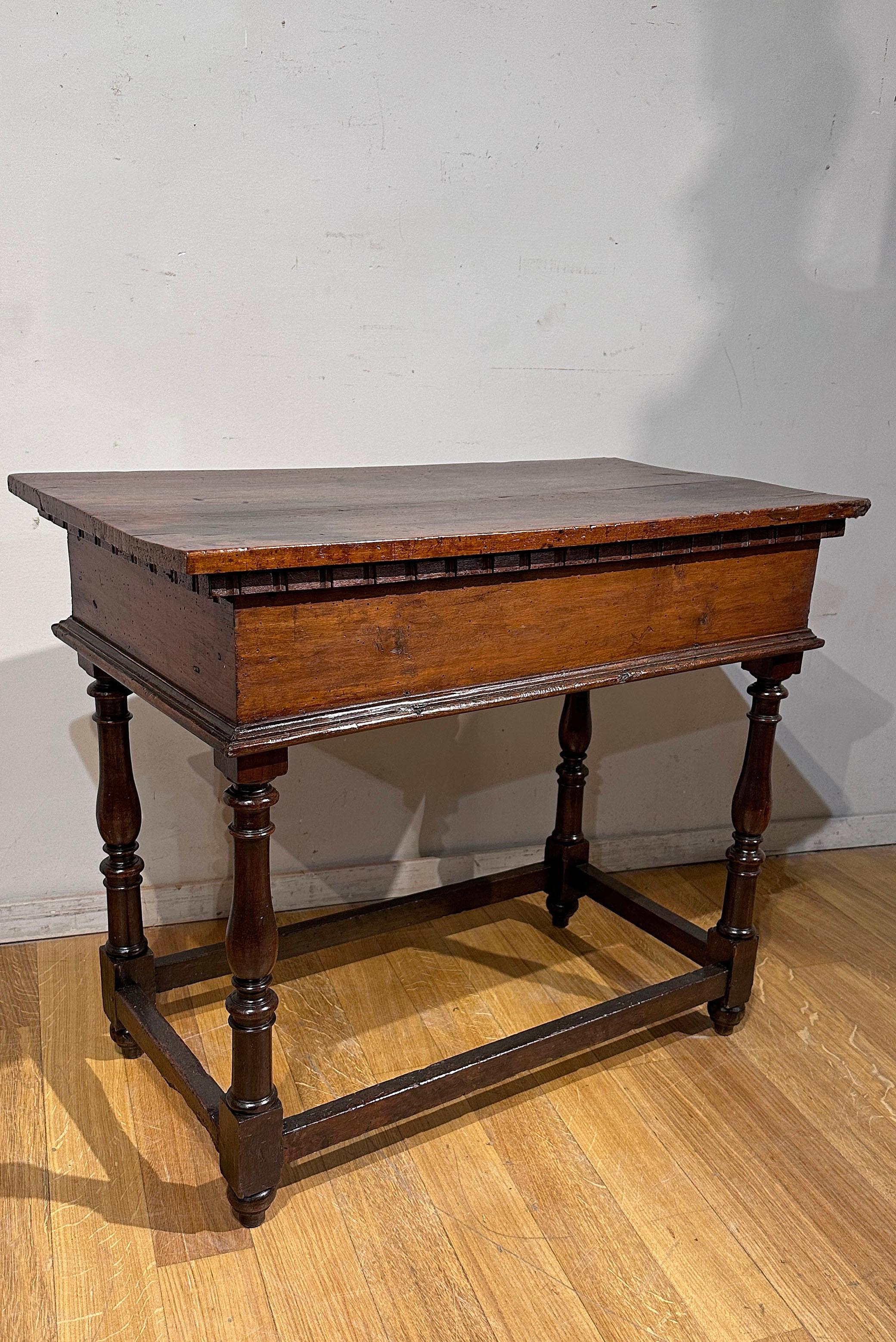 Wood END OF THE 16th CENTURY LOUIS XIV TABLE WITH DRAWER For Sale