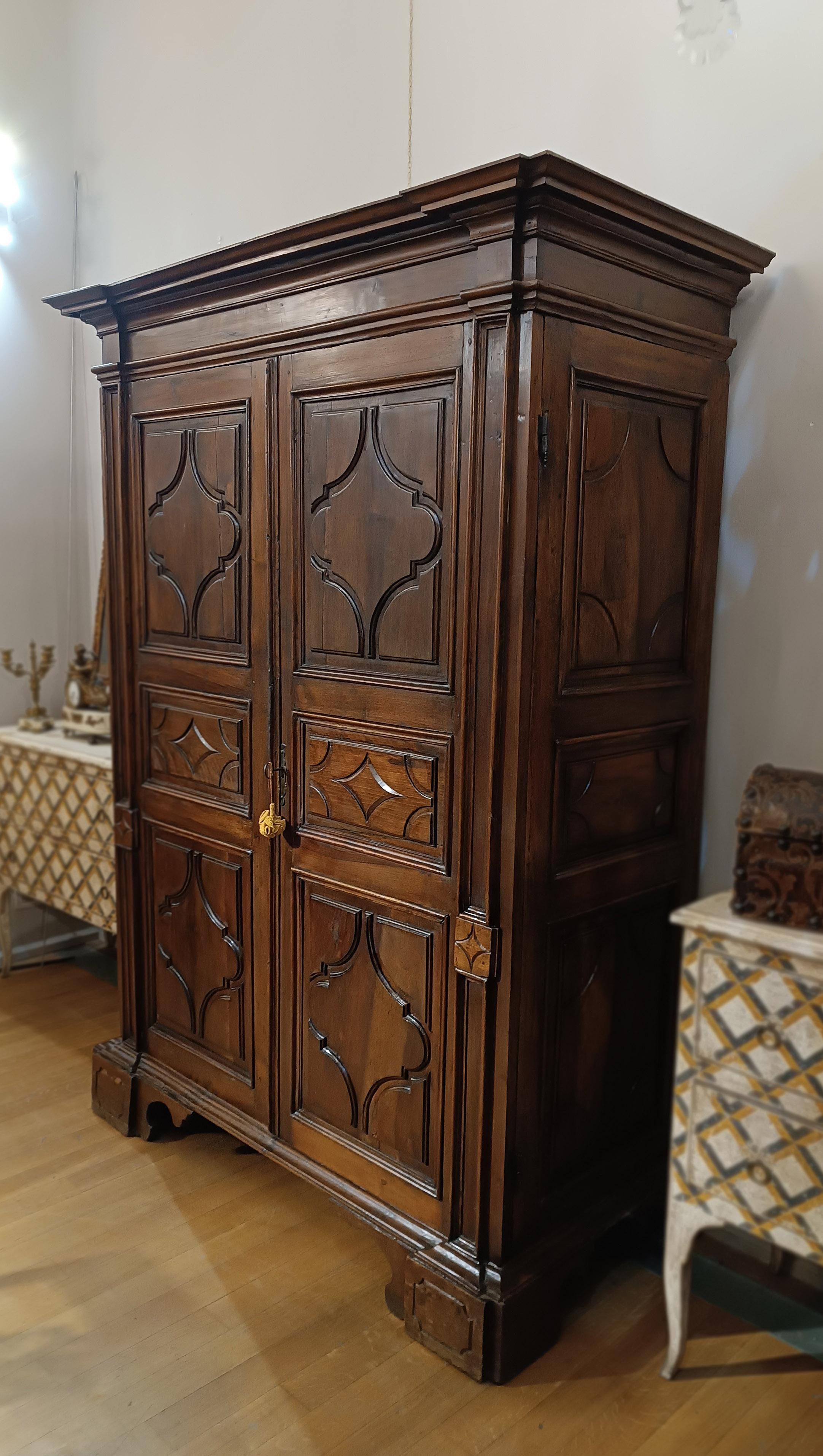 Italian END OF THE 17th CENTURY LOUIS XIV WARDROBE IN SOLID WALNUT For Sale