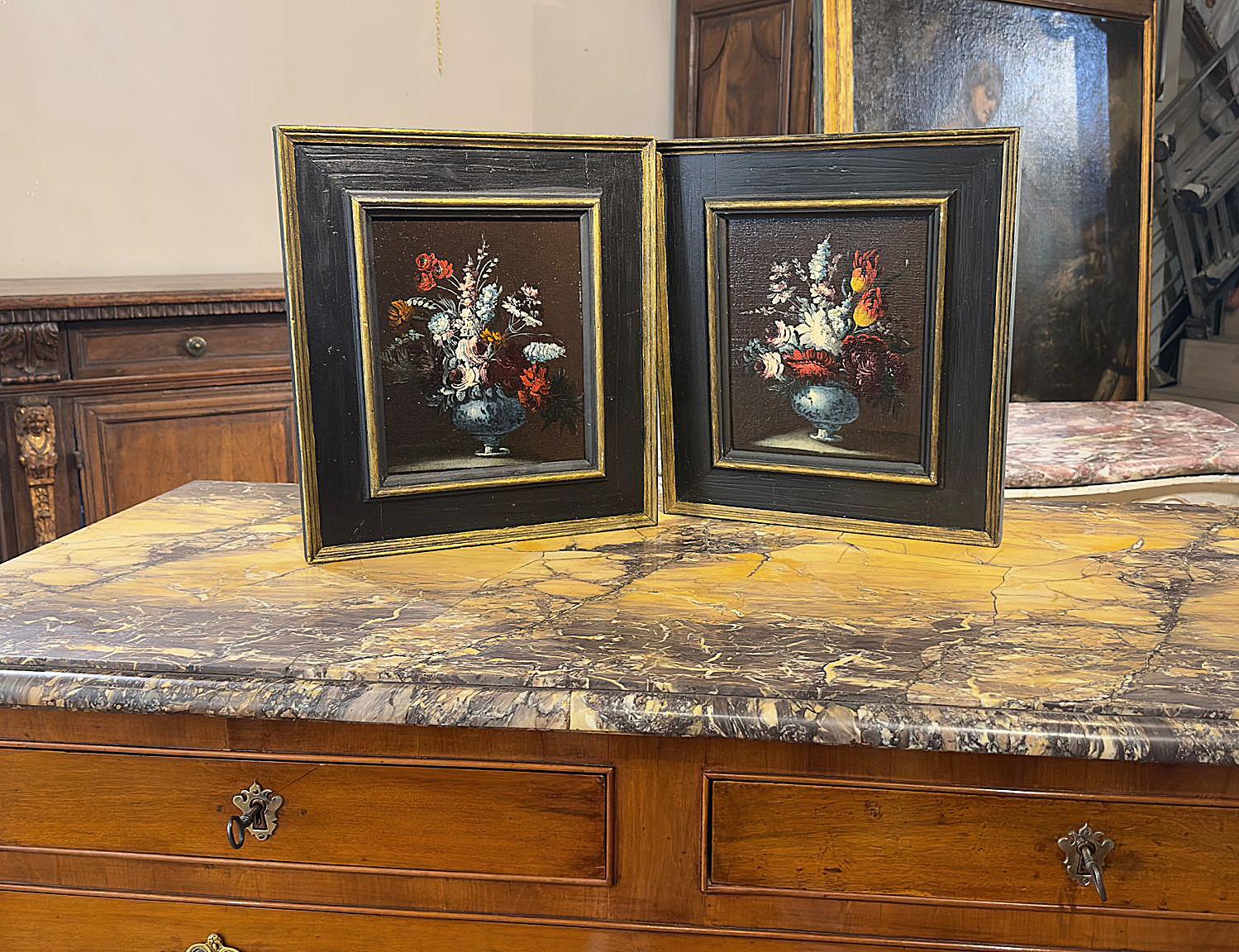 END OF THE 17th CENTURY PAIR OF PAINTINGS WITH FLOWER VASES in vendita 3