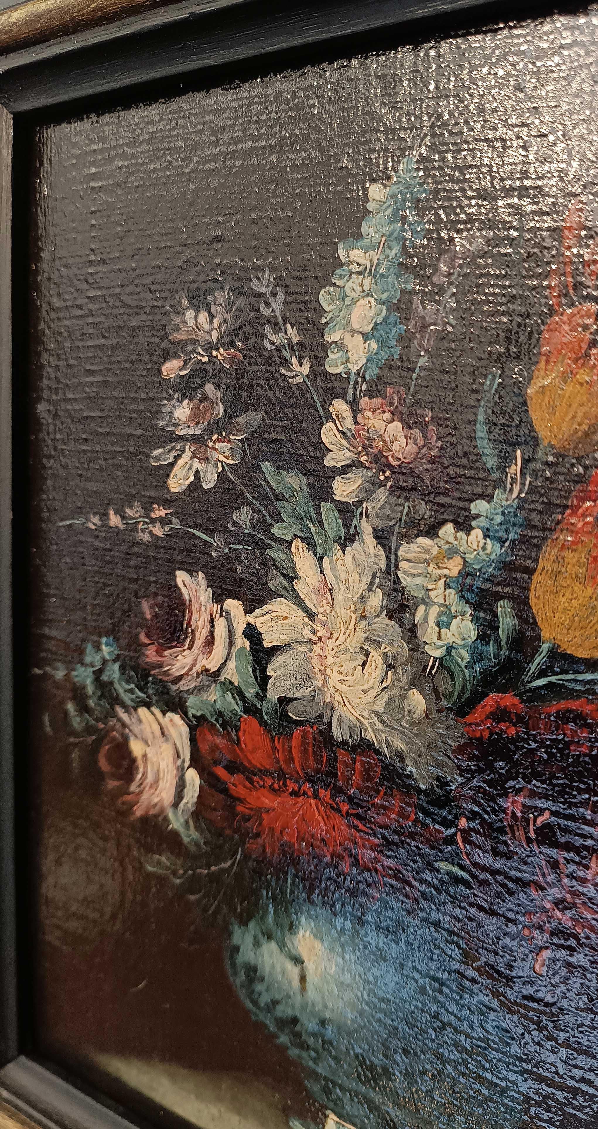 END OF THE 17th CENTURY PAIR OF PAINTINGS WITH FLOWER VASES in vendita 4
