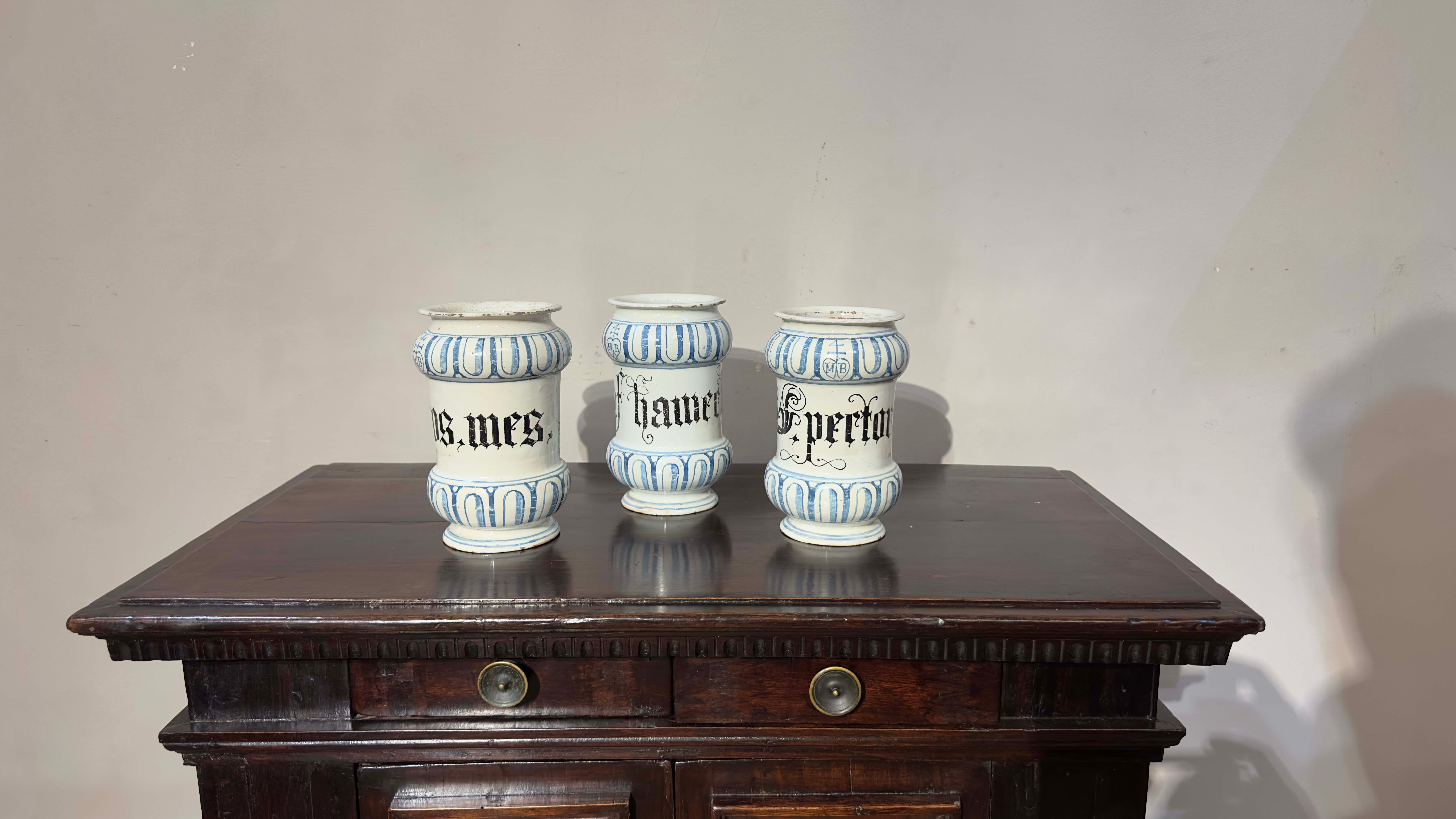 END OF THE 17th CENTURY THREE PHARMACY ALBARELLI FAENZA  For Sale 3