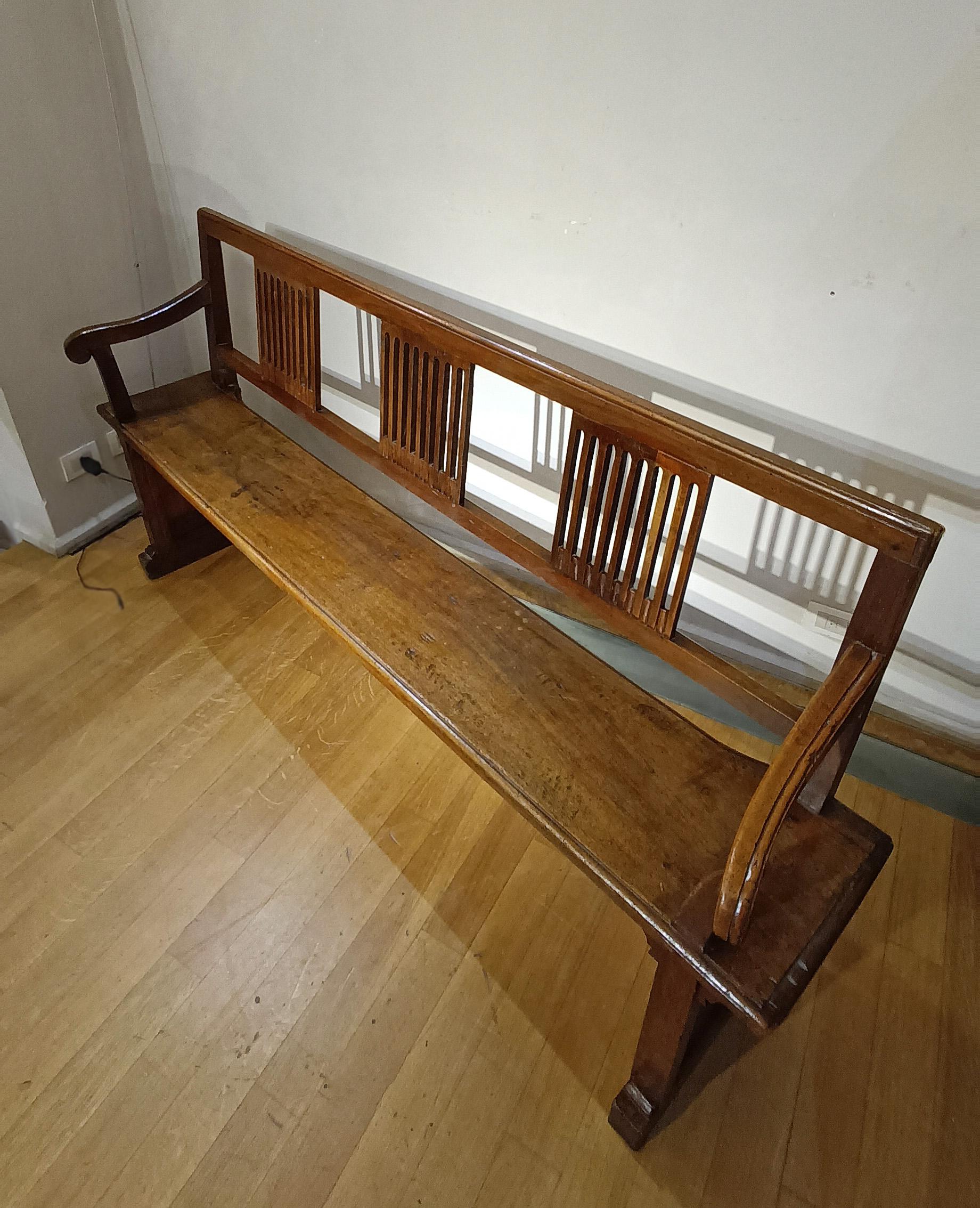 Italian END OF THE 17th CENTURY WALNUT ENTRANCE BENCH  For Sale
