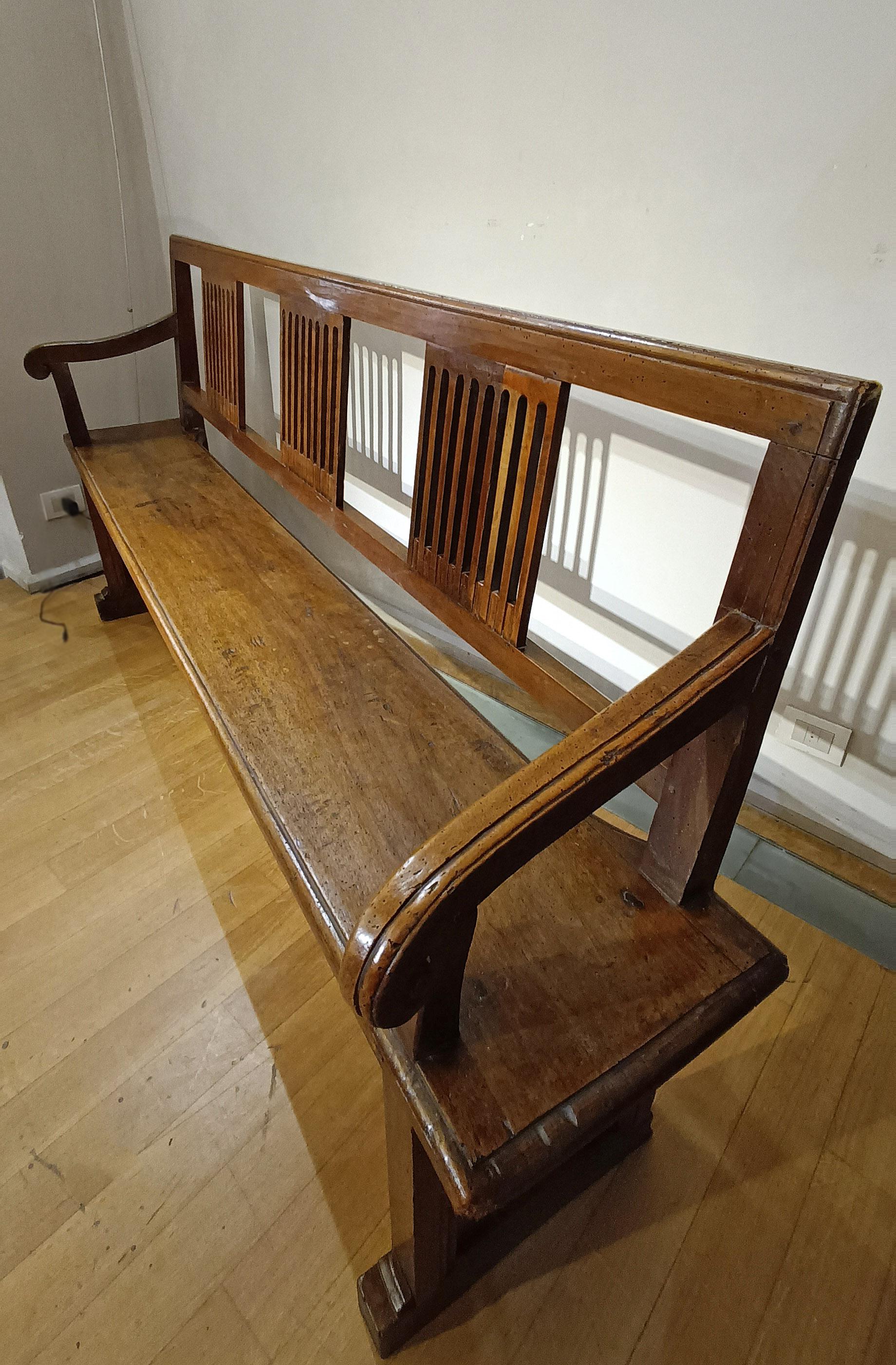 Hand-Carved END OF THE 17th CENTURY WALNUT ENTRANCE BENCH  For Sale