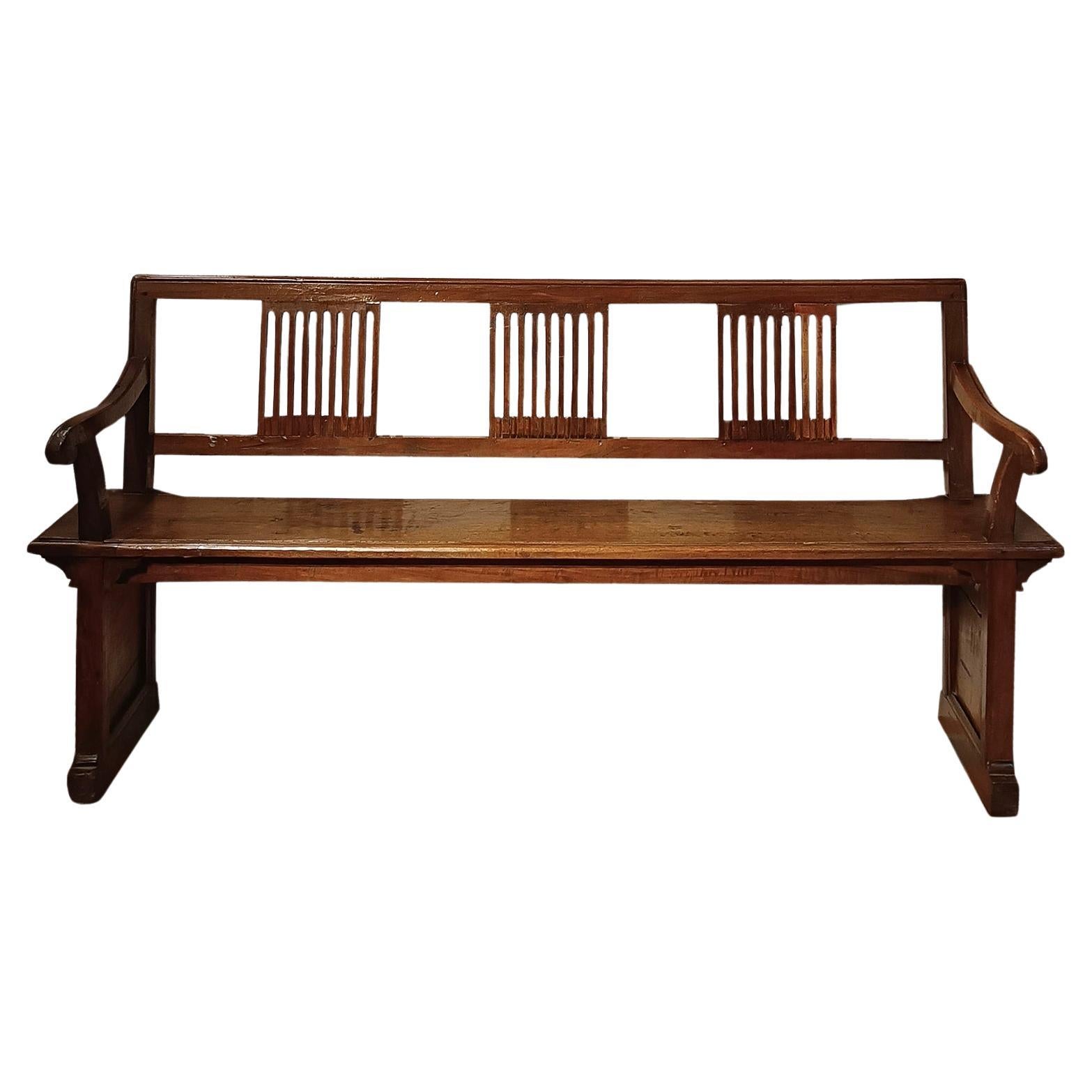 END OF THE 17th CENTURY WALNUT ENTRANCE BENCH  For Sale