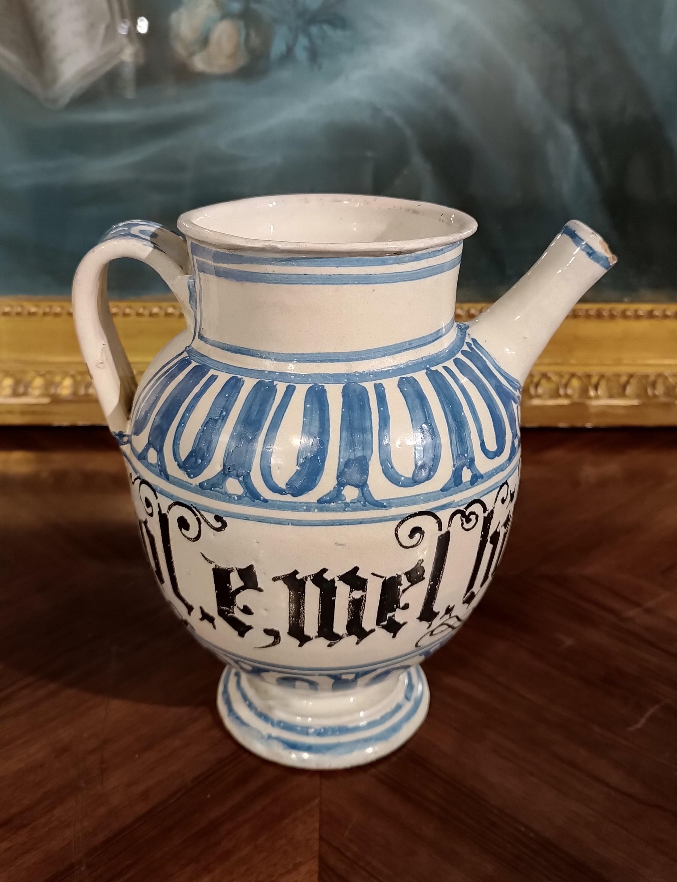 END OF THE 17th CENTURY WHITE AND BLUE MAJOLICA JUG  4