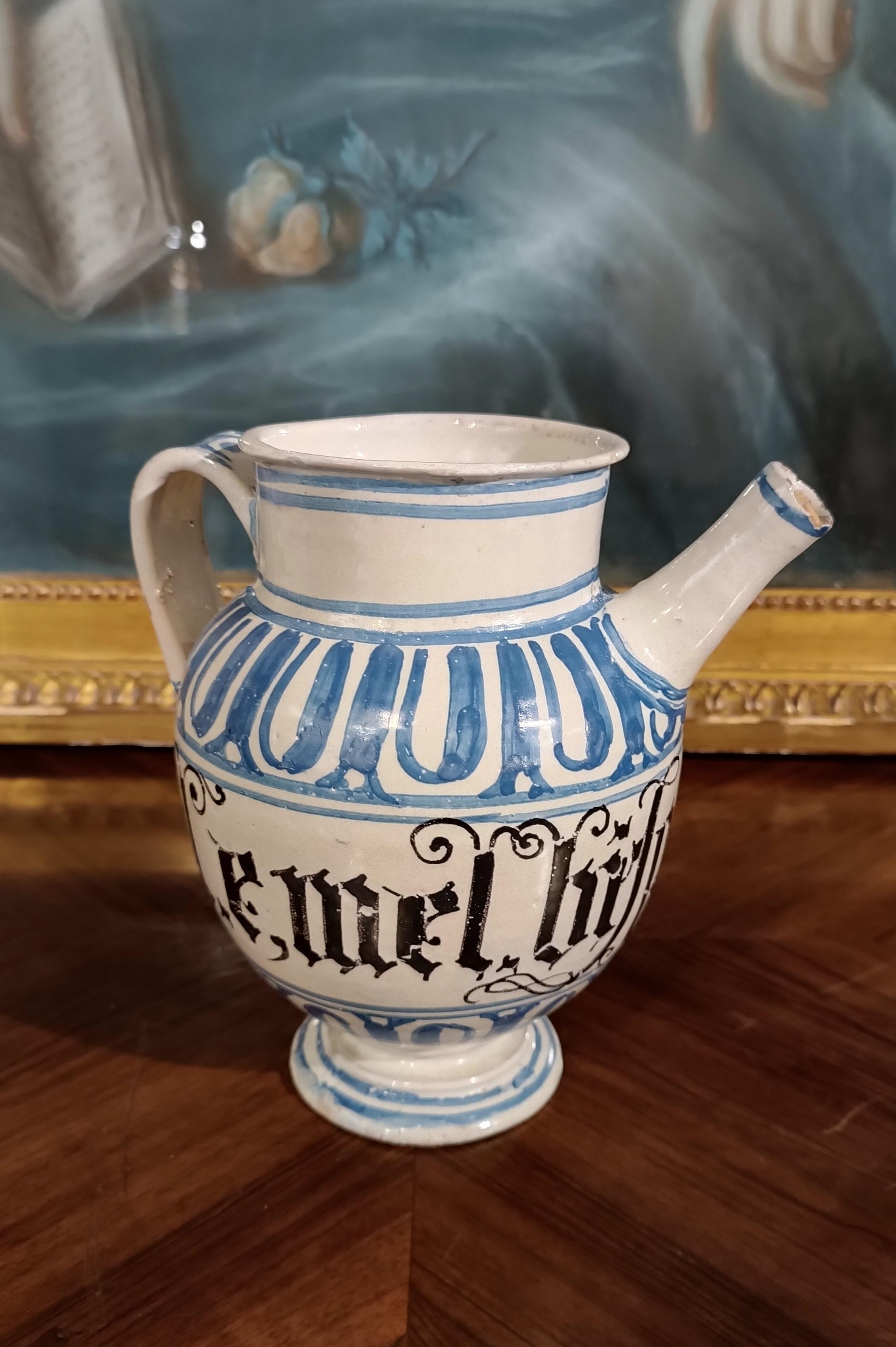 END OF THE 17th CENTURY WHITE AND BLUE MAJOLICA JUG  5