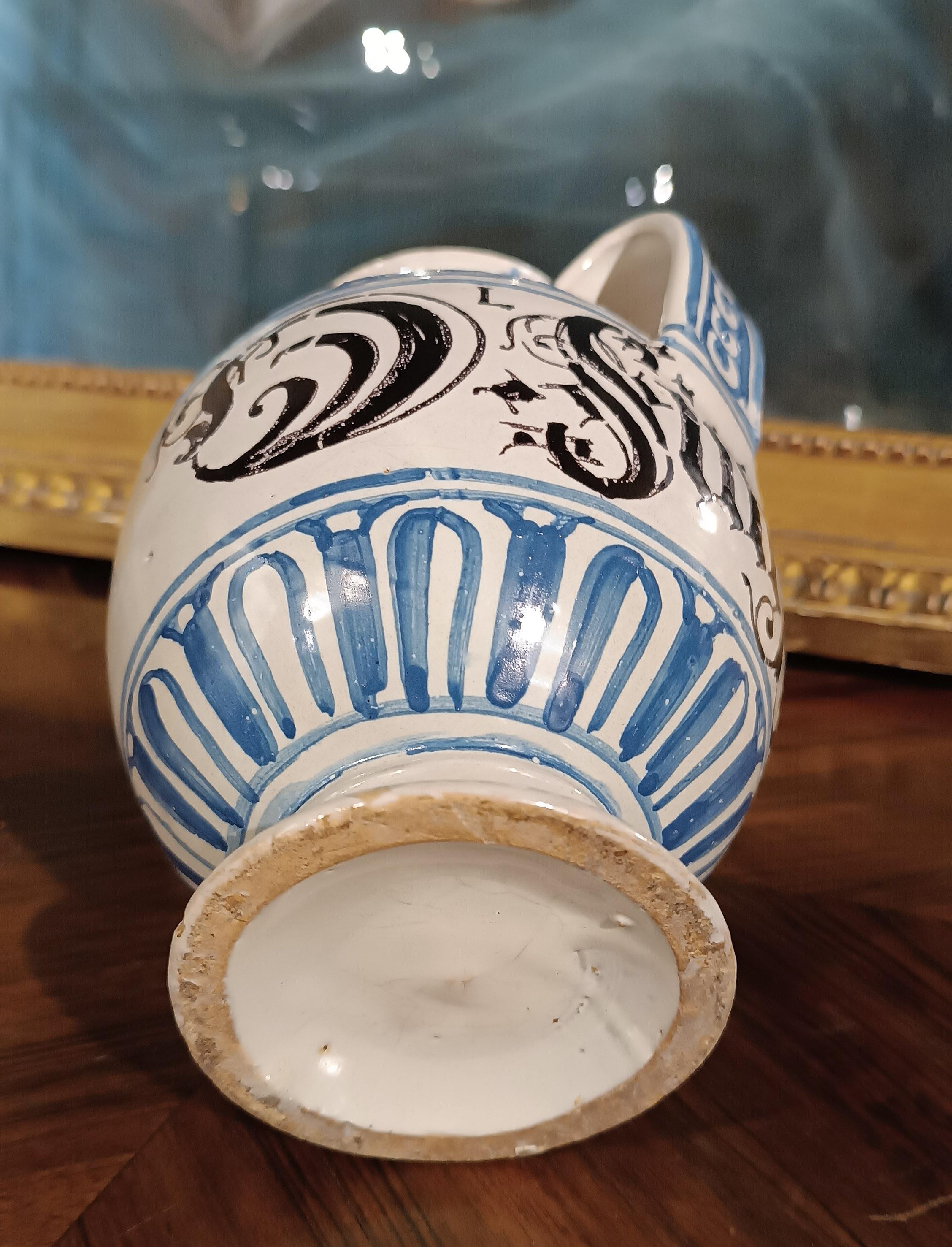 17th Century END OF THE 17th CENTURY WHITE AND BLUE MAJOLICA JUG 