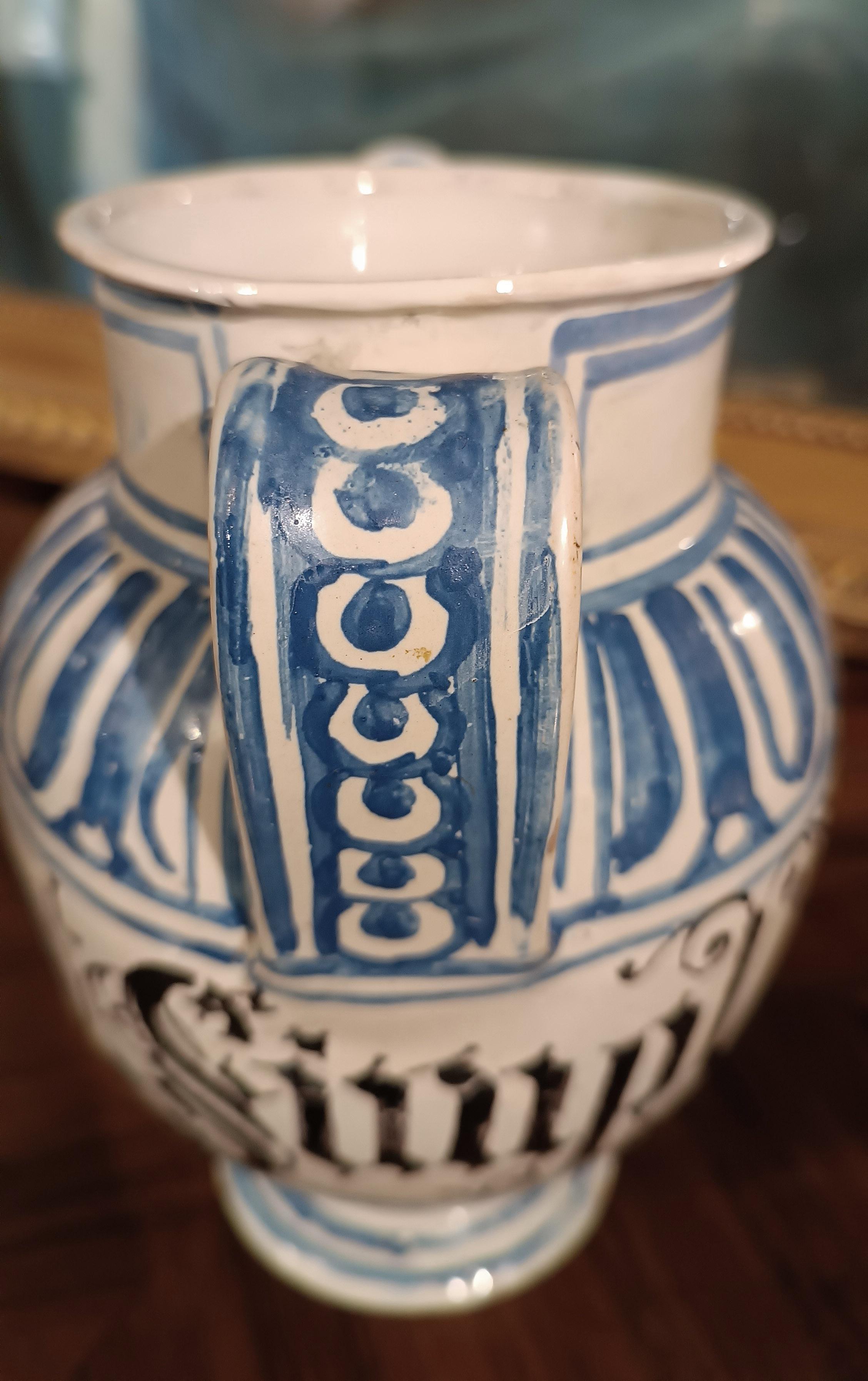 END OF THE 17th CENTURY WHITE AND BLUE MAJOLICA JUG  1