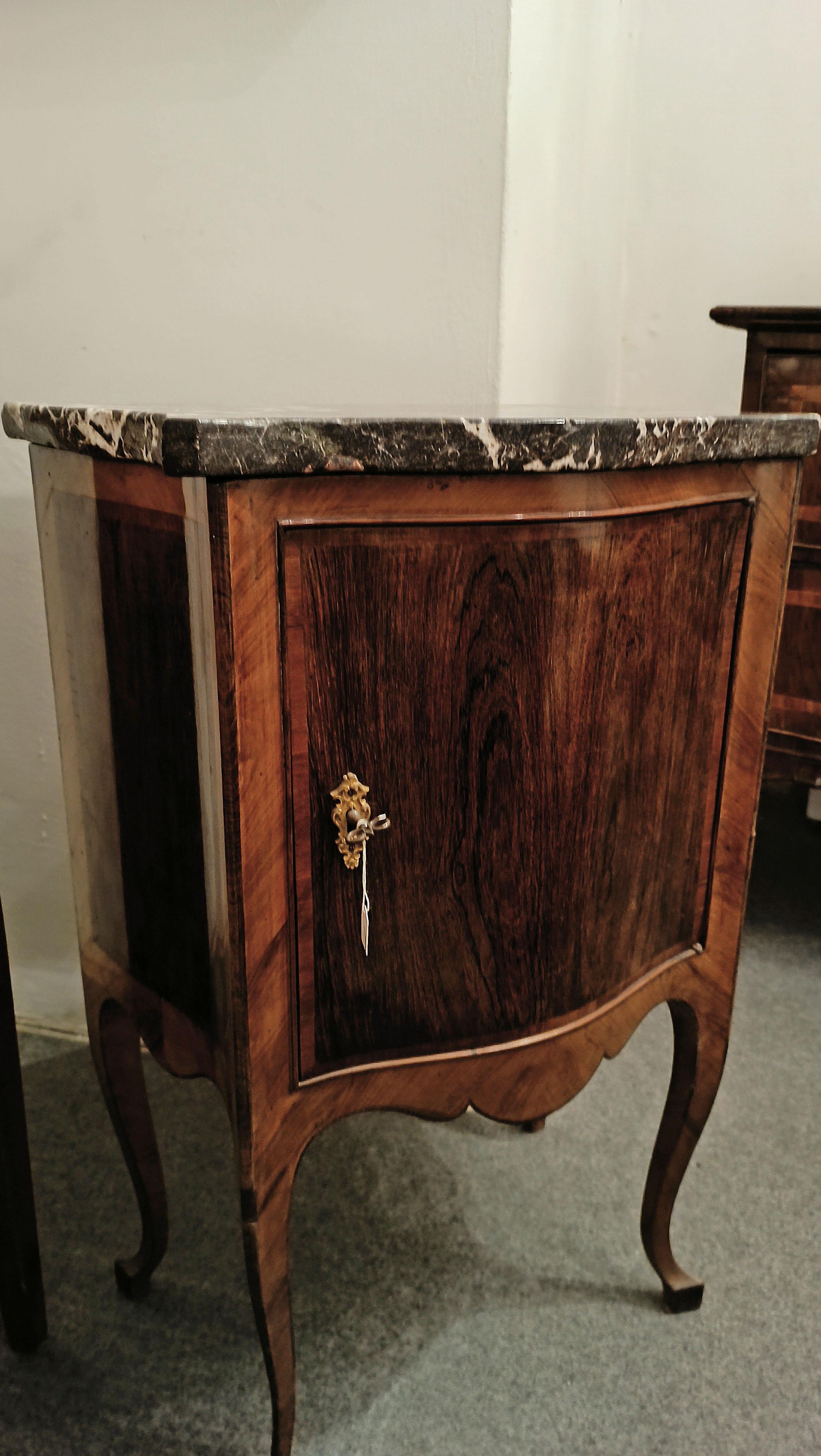 Italian END OF THE 18th CENTURY CROSSBOW BEDSIDE TABLE WITH MARBLE TOP For Sale